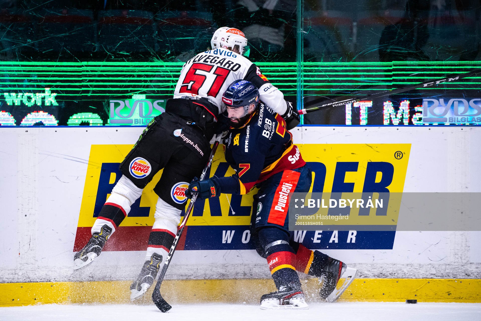 Malmö Redhawks Emil Sylvegård och Djurgårdens Jason