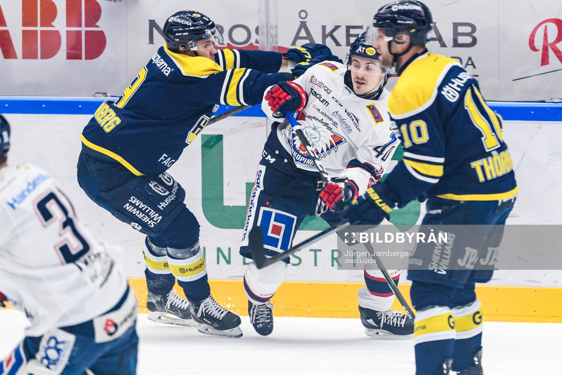 s Didrik Strömberg och Linköpings Adam Helewka
