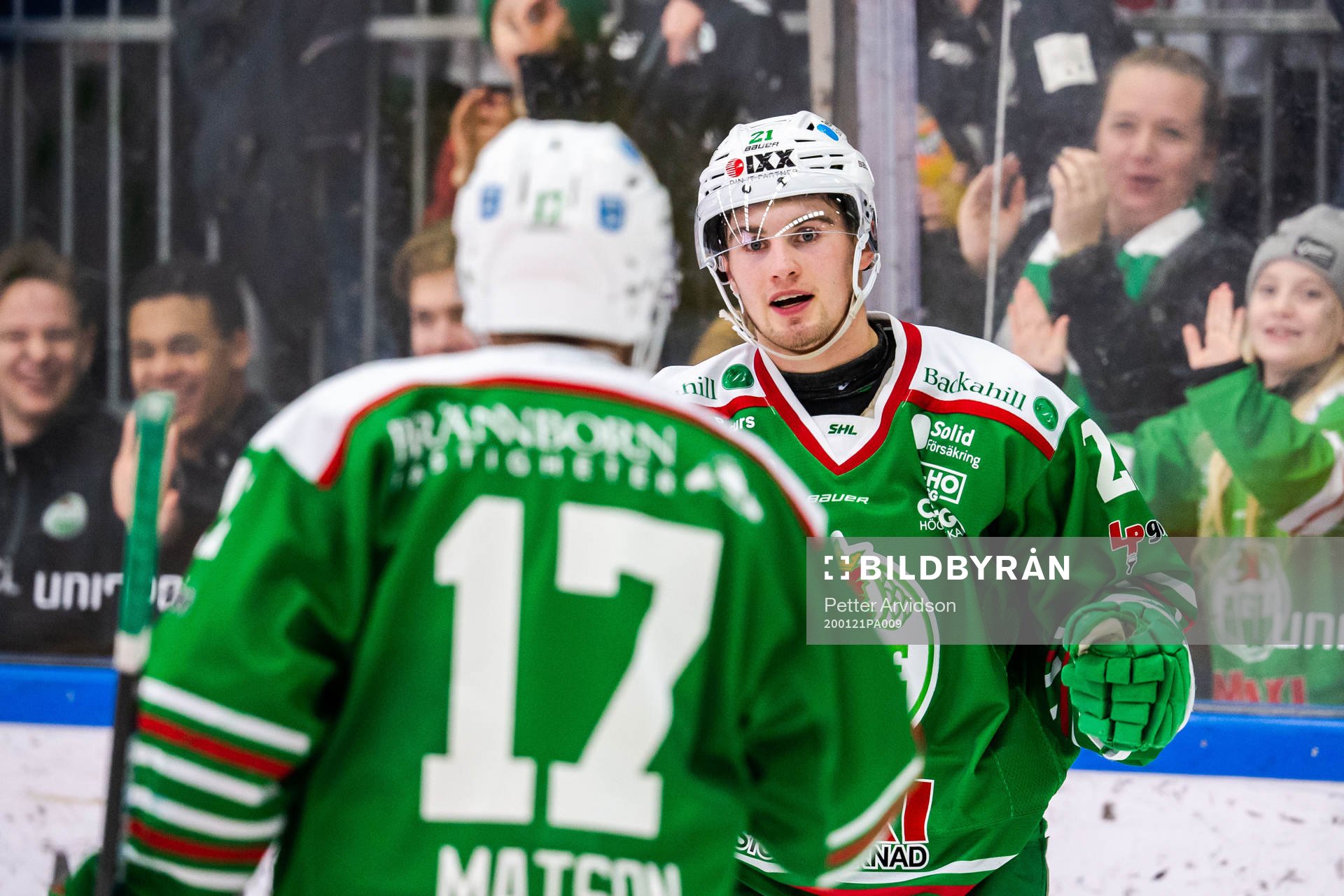 Rögles Nils Höglander jublar mot Taylor Matson