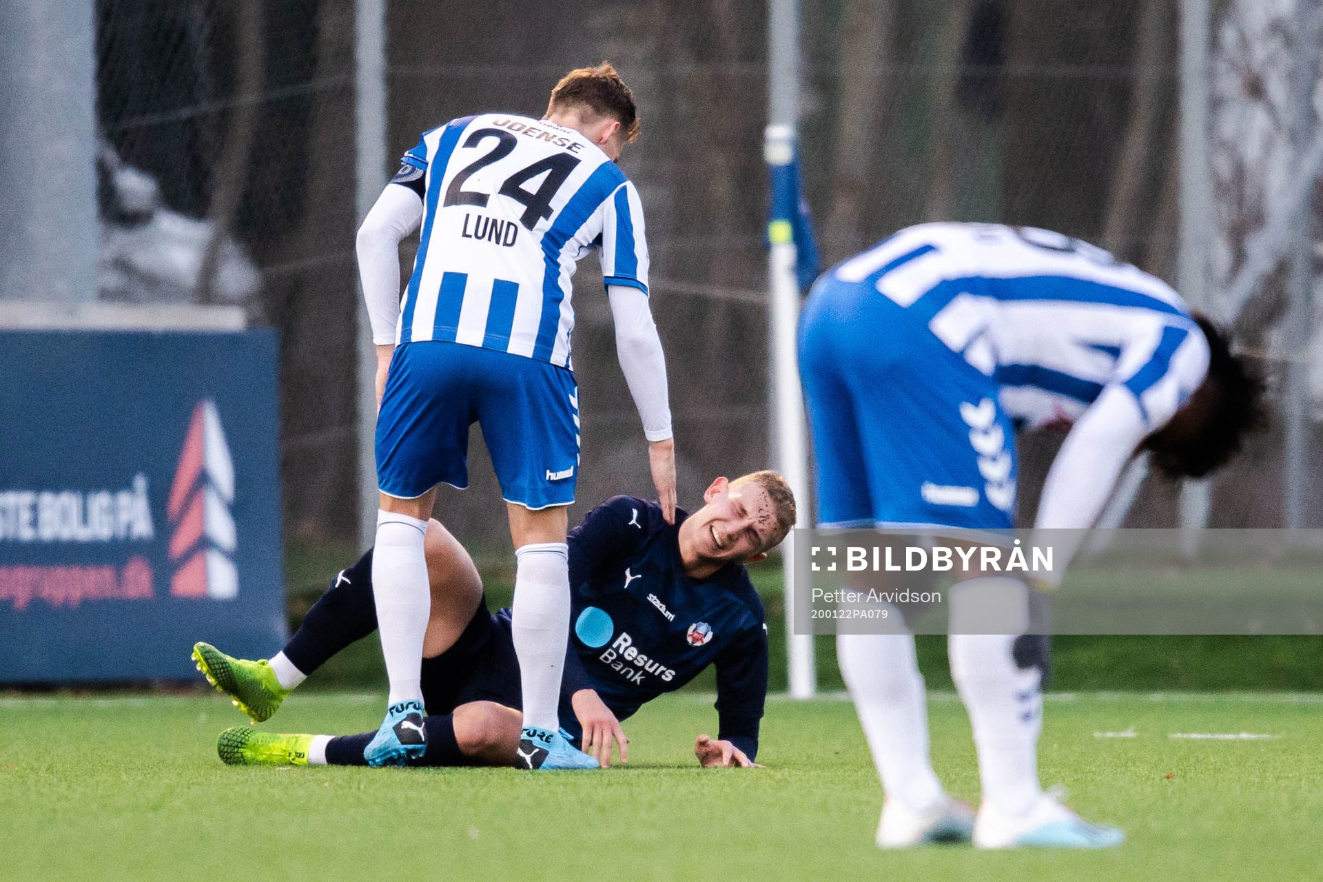 Helsingborgs Jakob Voelkerling Persson har ont
