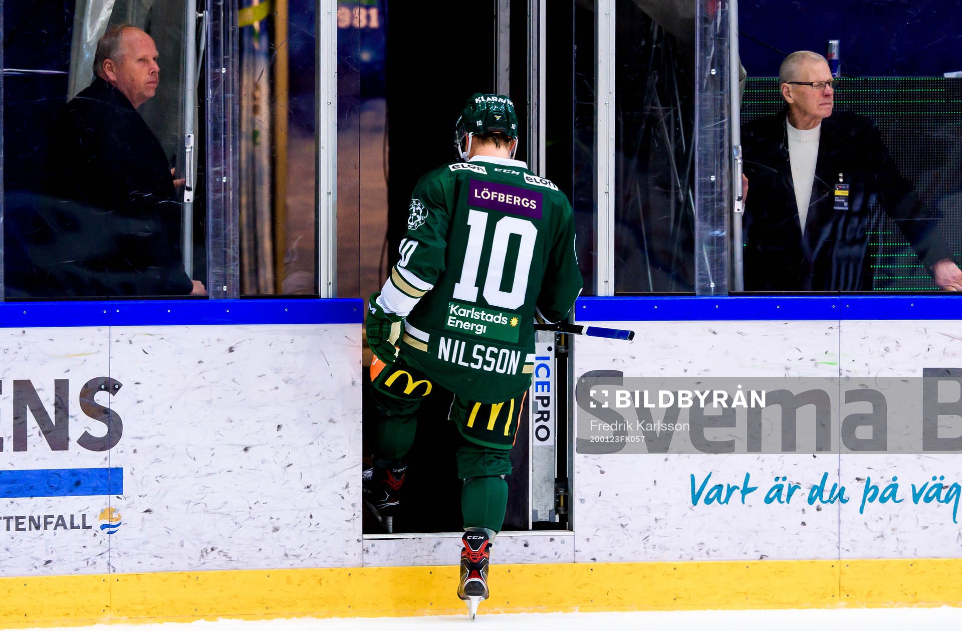 Färjestads Marcus Nilsson åker av isen