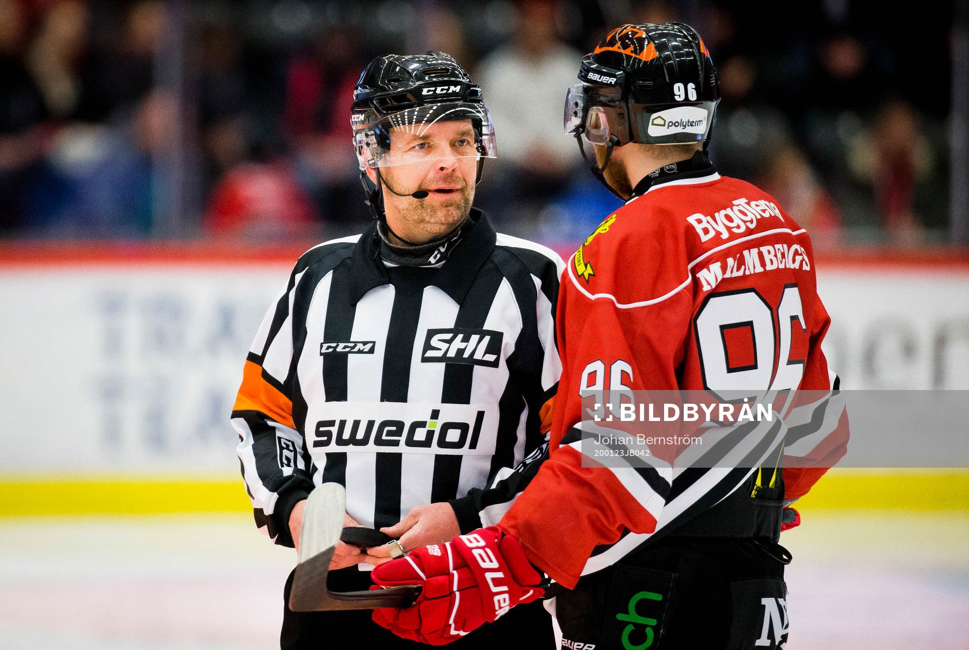 Domare Patrik Sjöberg och Örebros Robin Kovacs