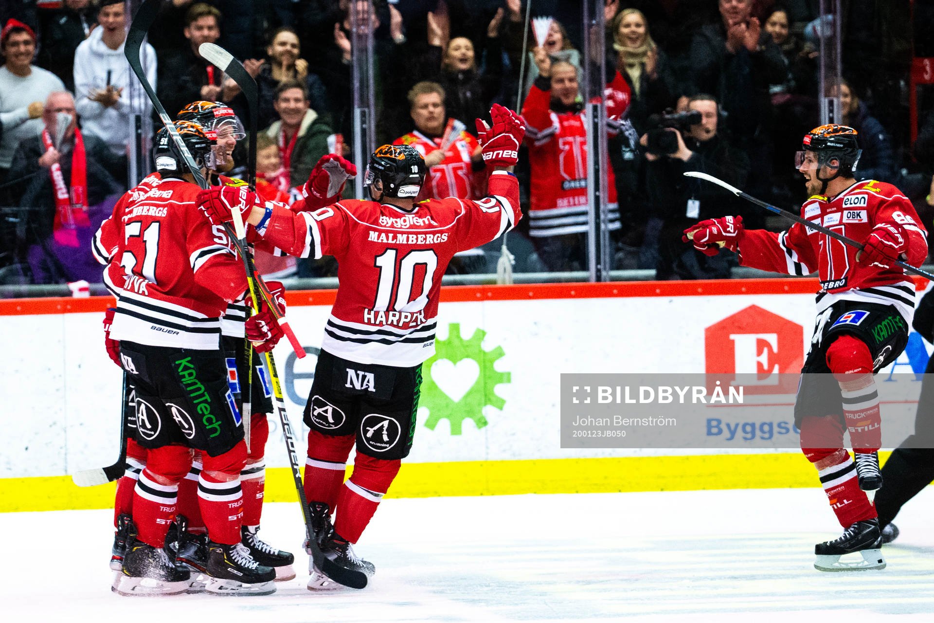 Örebros spelare jublar