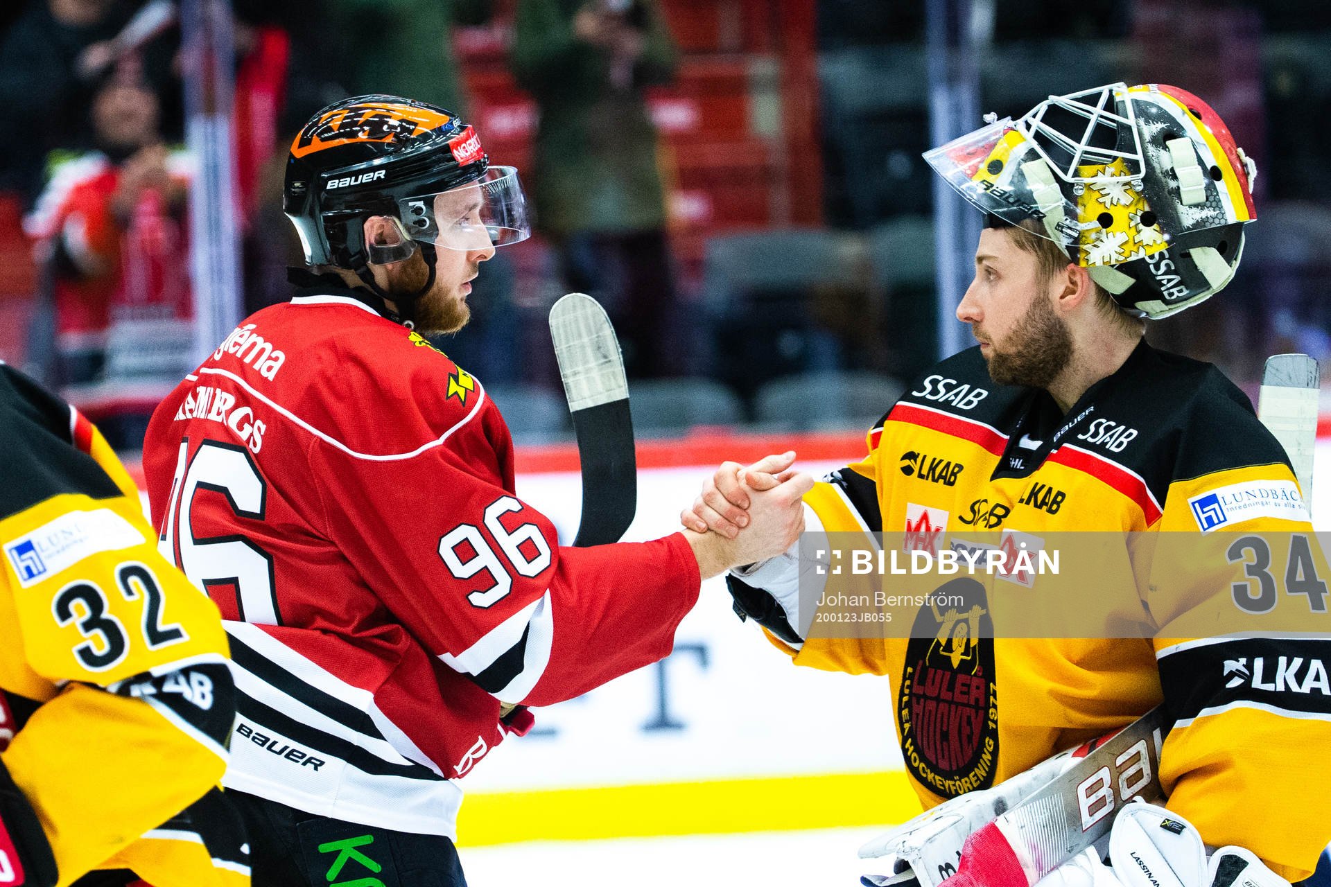 Örebros Robin Kovacs och Luleås målvakt Joel Lassinantti