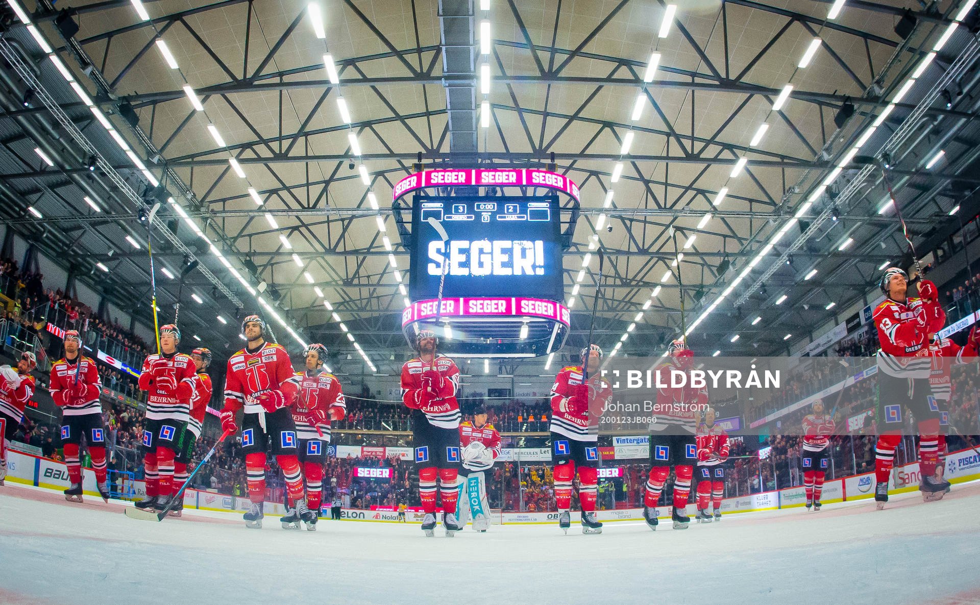 Örebrosspelarna jublar