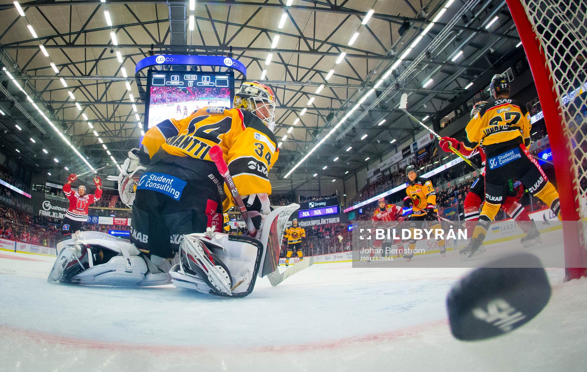 Örebros Marcus Weinstock gör 1-2 på Luleås målvakt