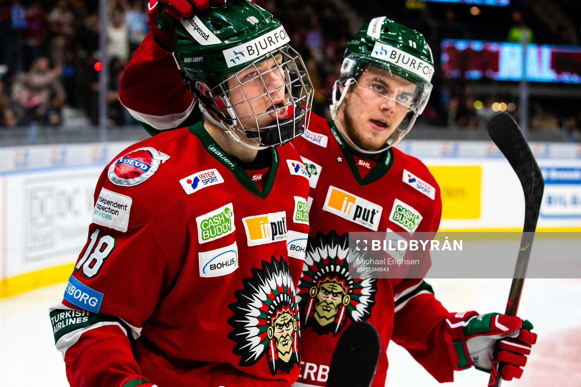 Frölundas Lucas Raymond och Samuel Fagemo jublar