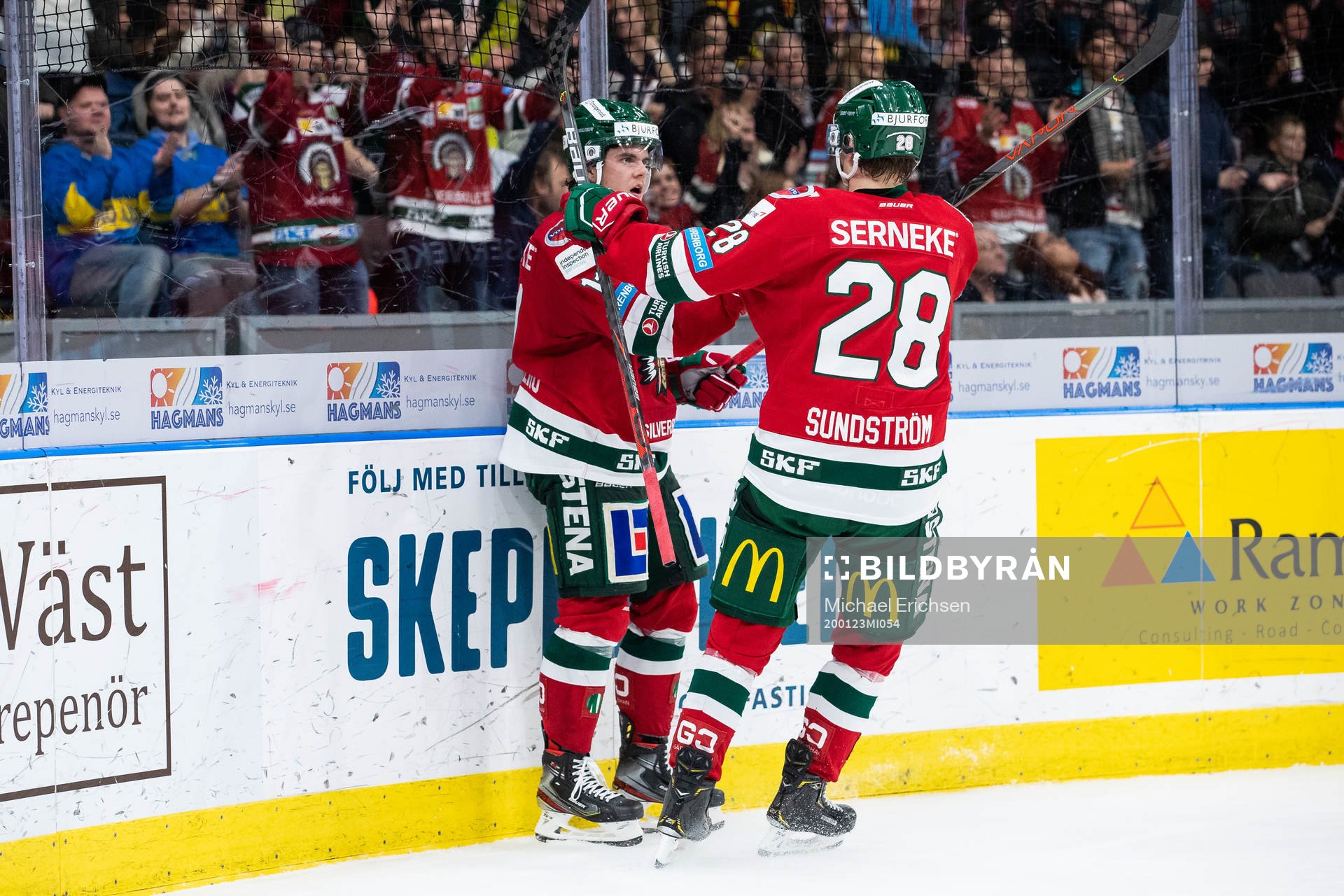 Frölundas Samuel Fagemo jublar ihop med Johan Sundström