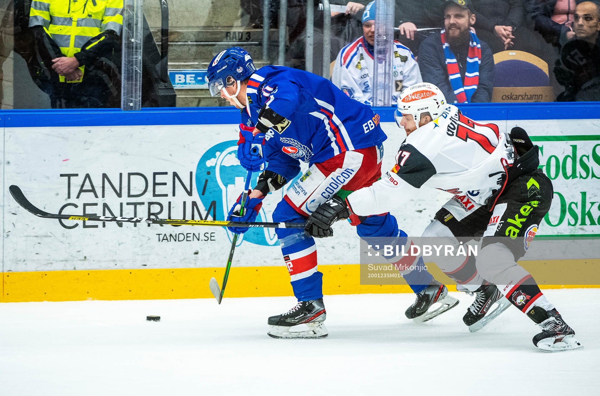 Oskarshamns Joakim Thelin och Malmö Redhawks Max Görtz