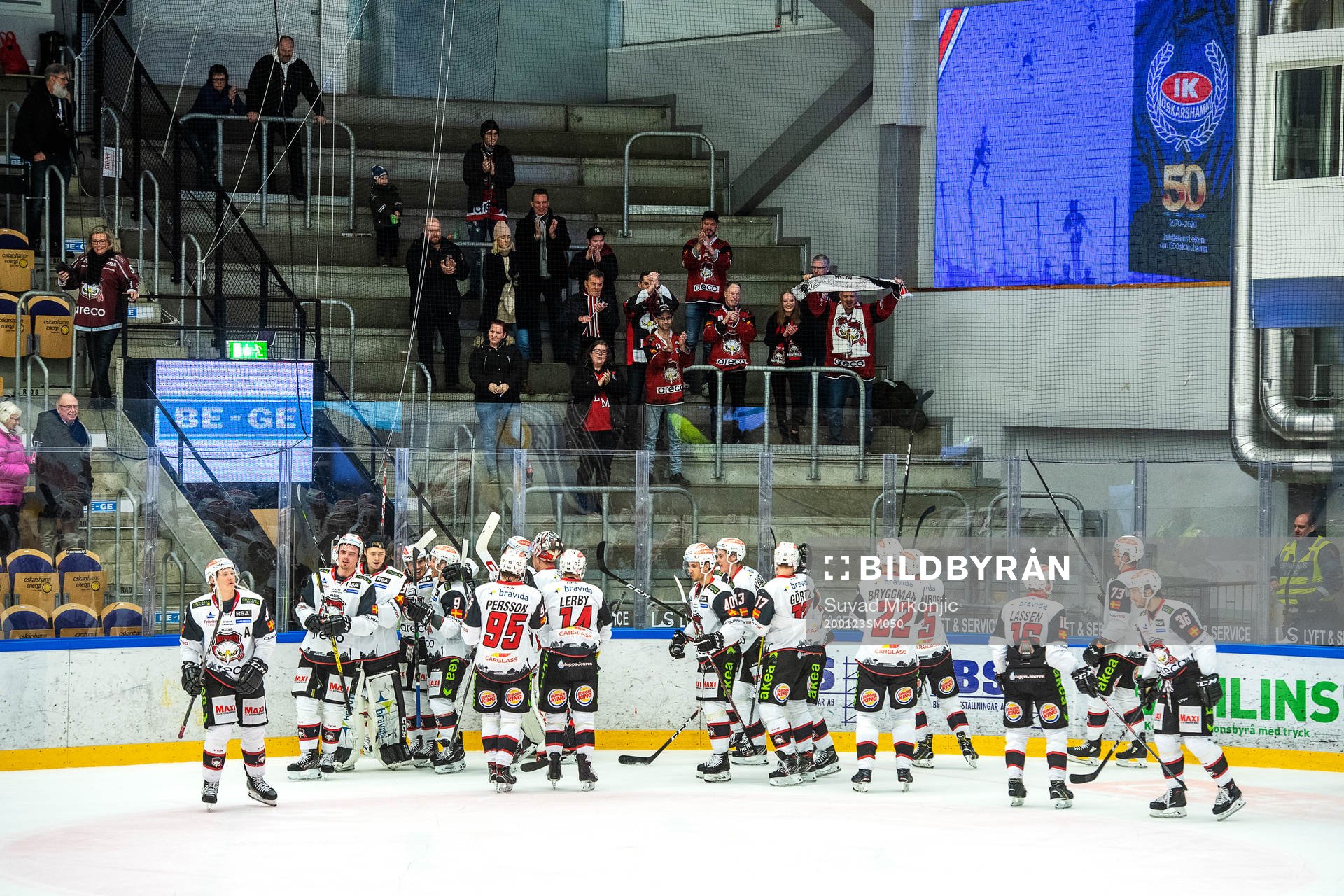 Malmö Redhawks spelare jublar