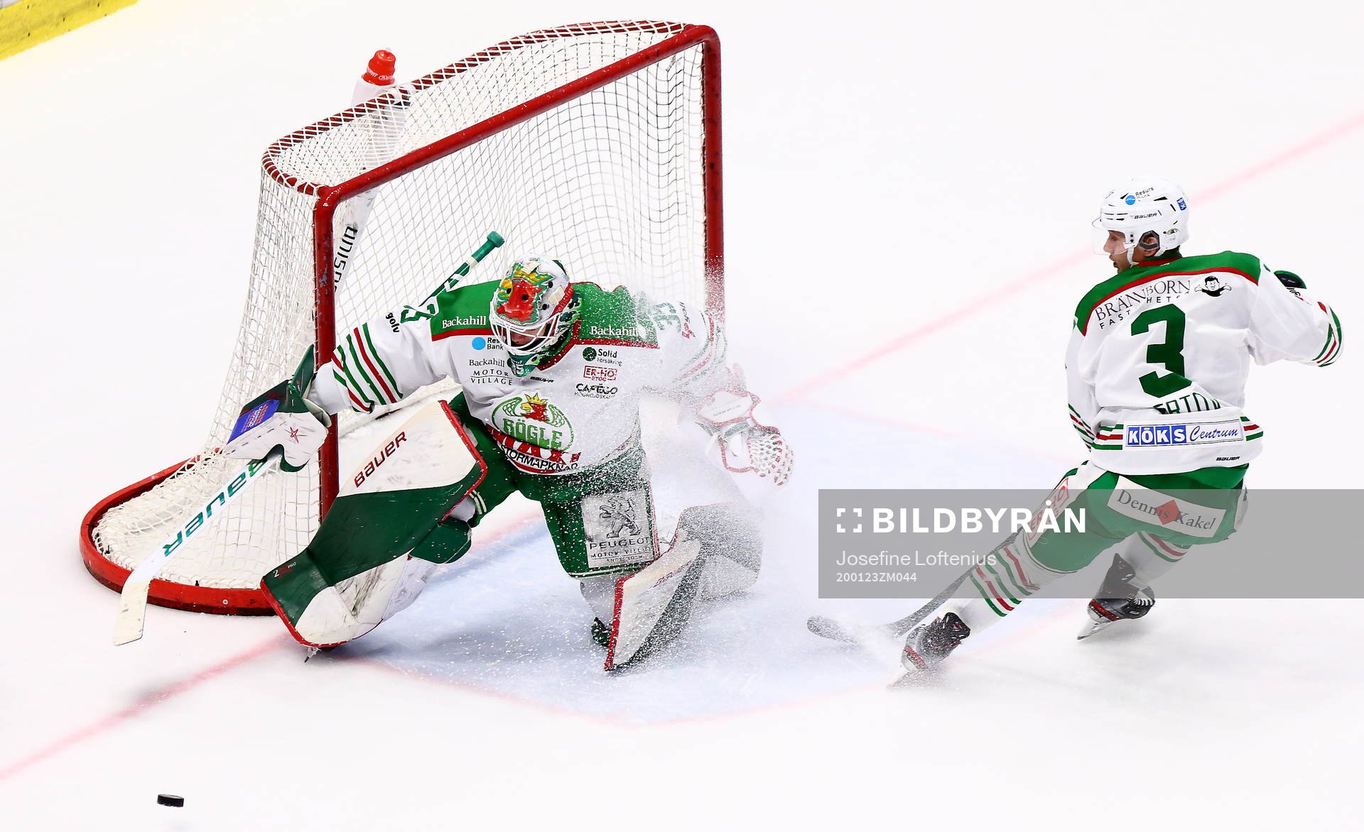 Rögles målvakt Roman Will och Daniel Bertov