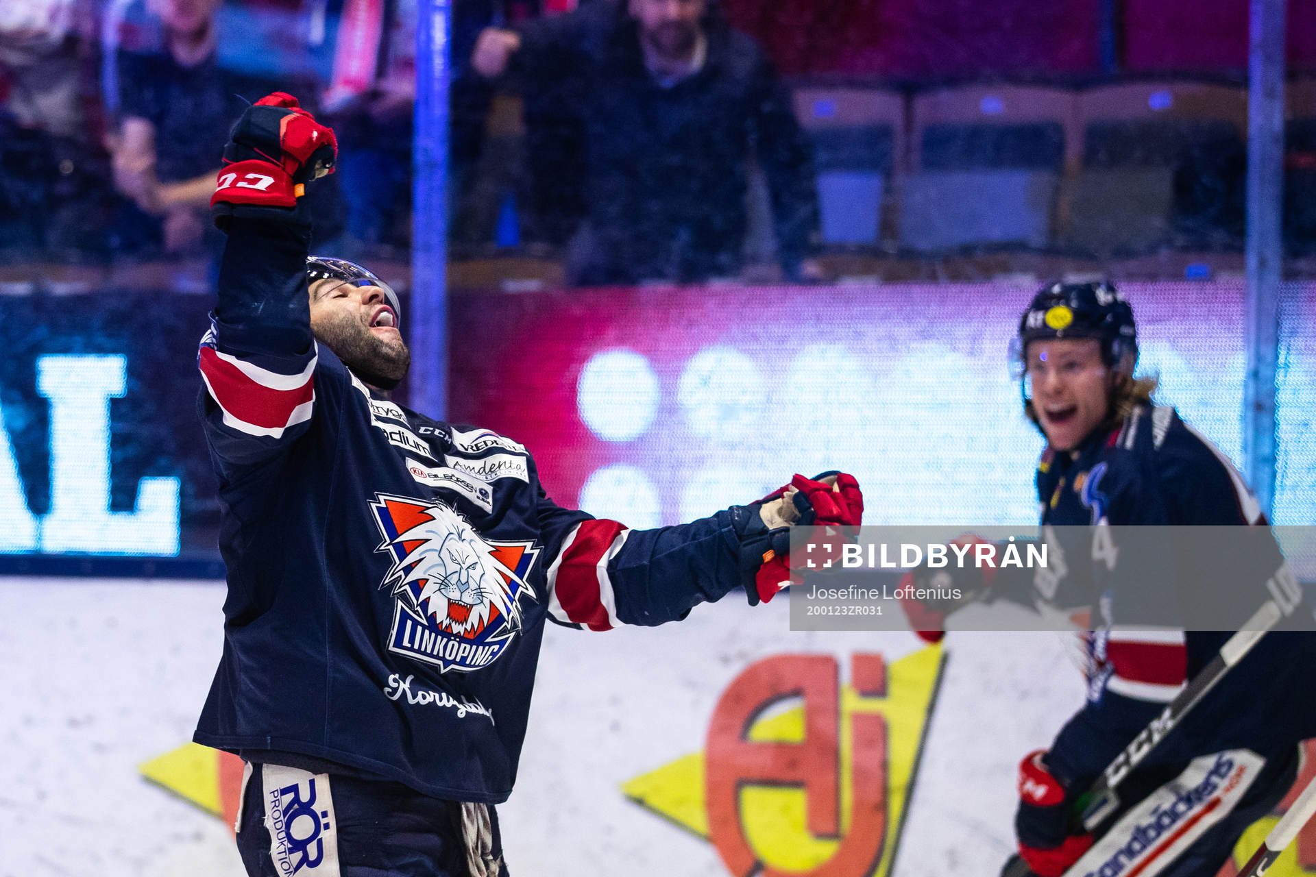 Linköpings Joe Whitney och Samuel Lofquist jublar