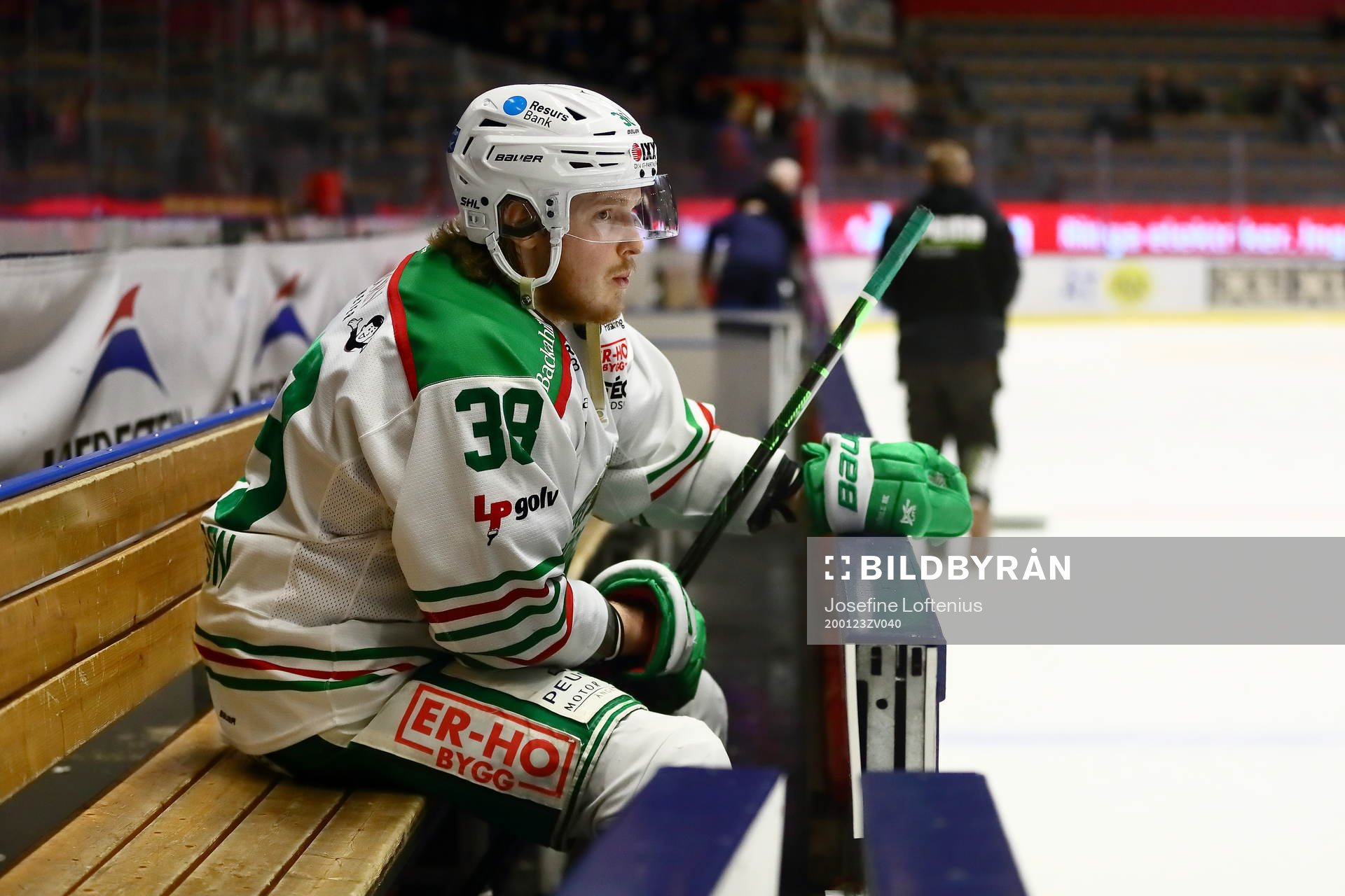 Rögles Erik Andersson sitter kvar en stund i båset