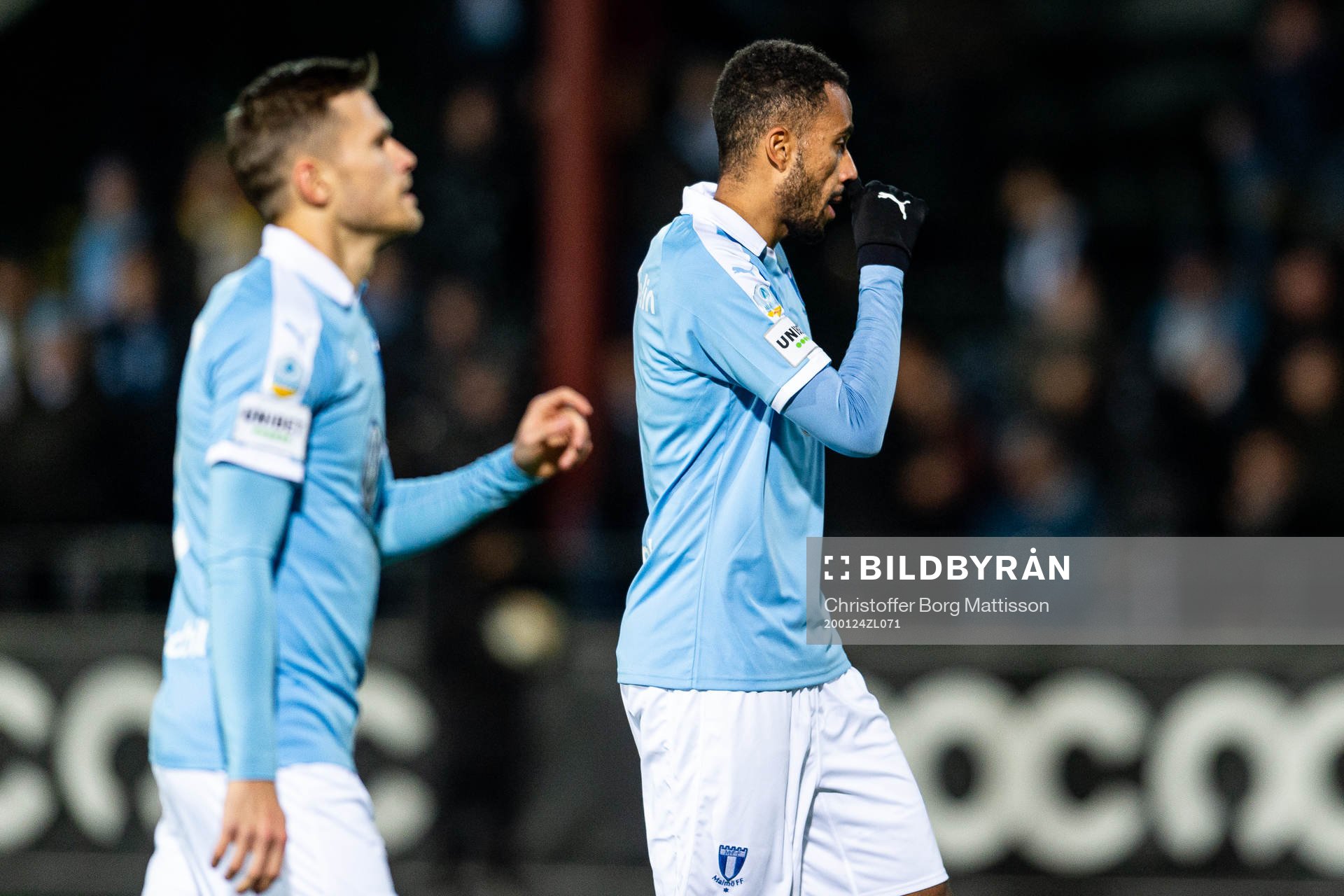 Malmö FFs Arnór Traustason och Isaac Kiese Thelin deppar