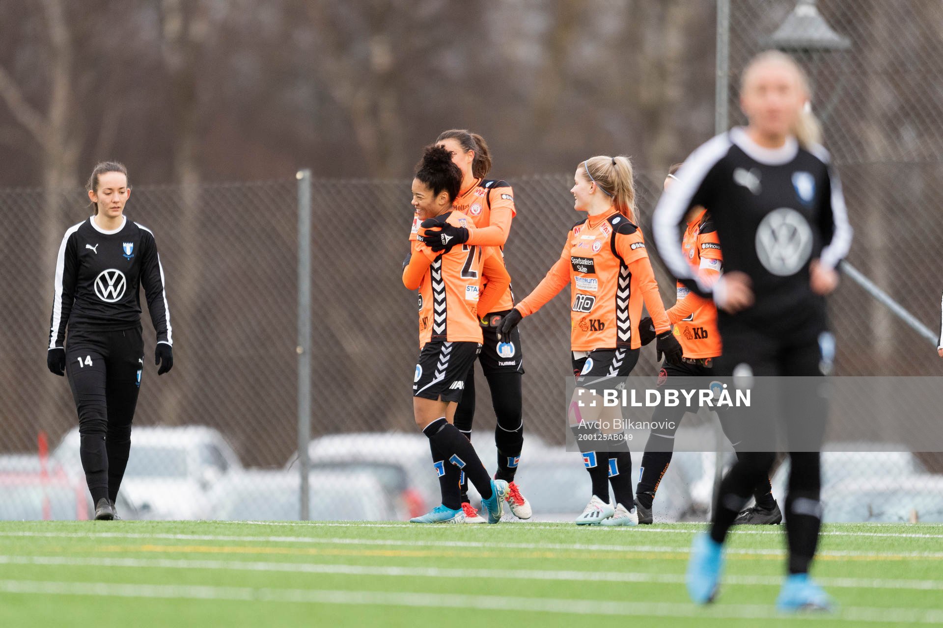Malmö FFs Martina Sutalodeppar medan Kristianstads Evelina