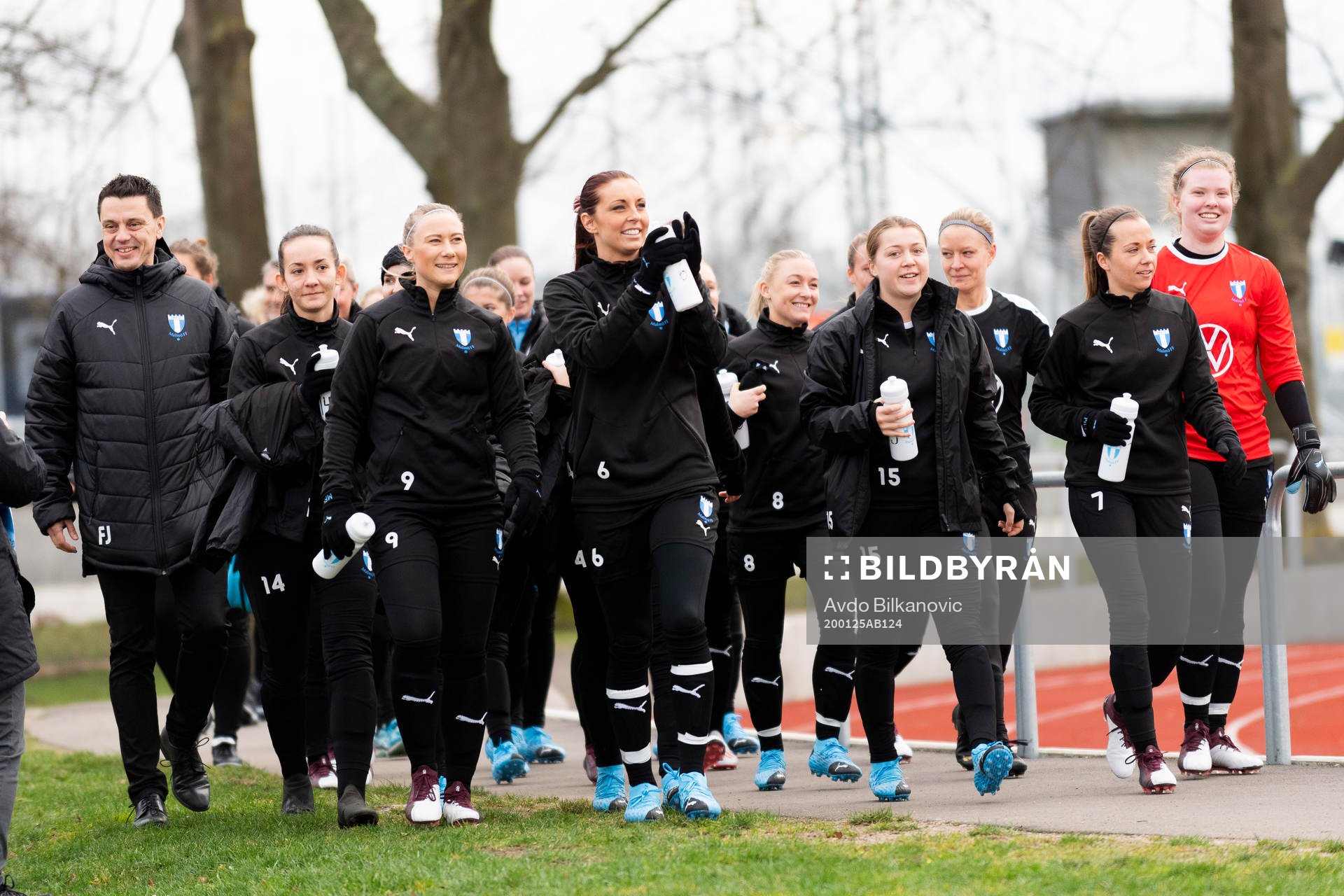 Malmö FFs spelare på våg mot fotbollsplanen