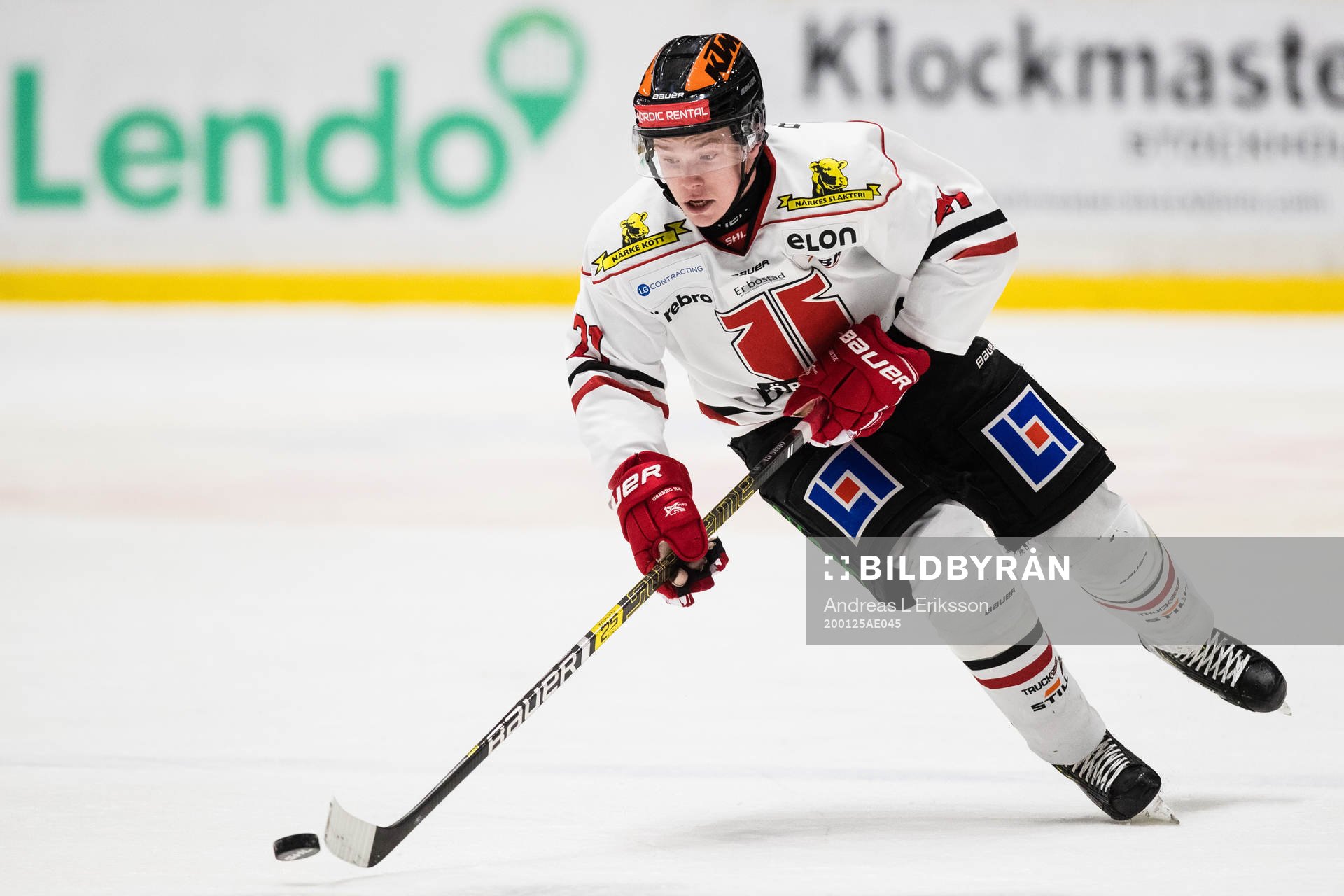 Örebros Linus Öberg med pucken
