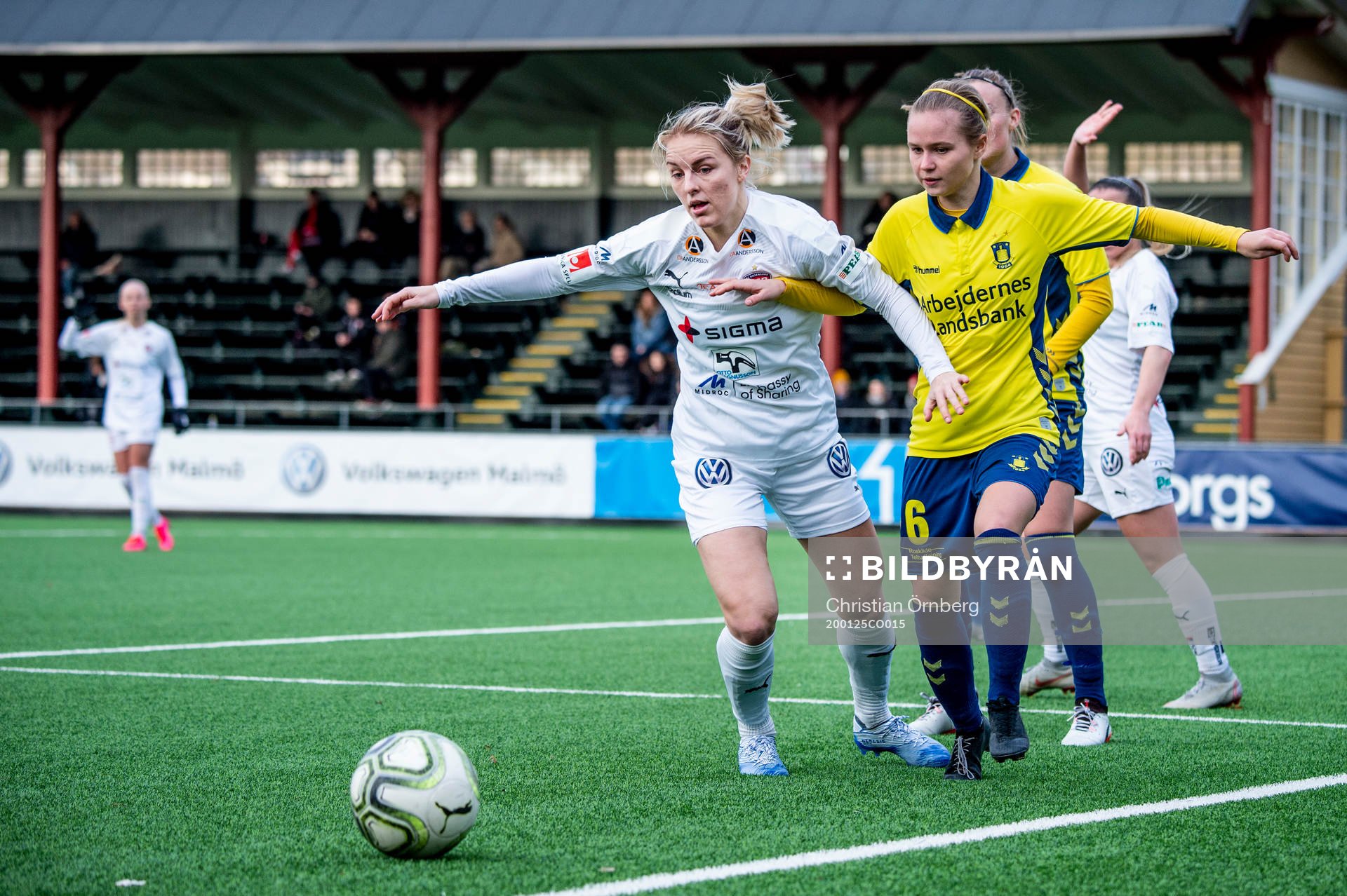 Rosengårds Mimmi Larsson mot Bröndbys spelare