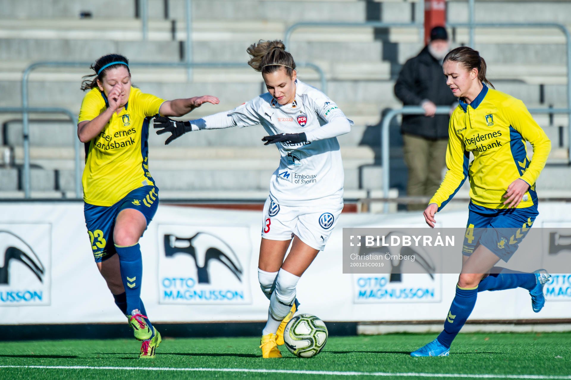 Rosengårds Nathalie Björn mot Bröndbys spelare