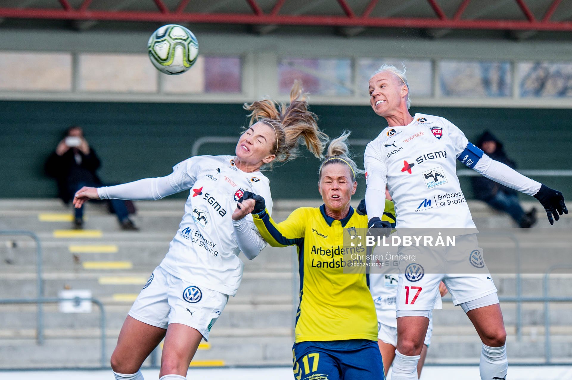 Rosengårds Glodis Perla Viggosdottir och Caroline Seger