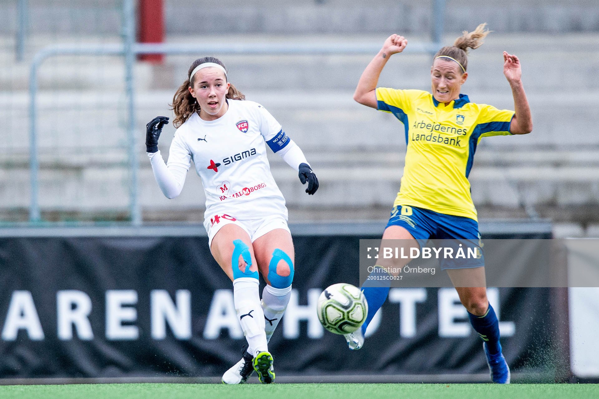 Rosengårds Athinna Persson Lundgren mot Bröndbys spelare