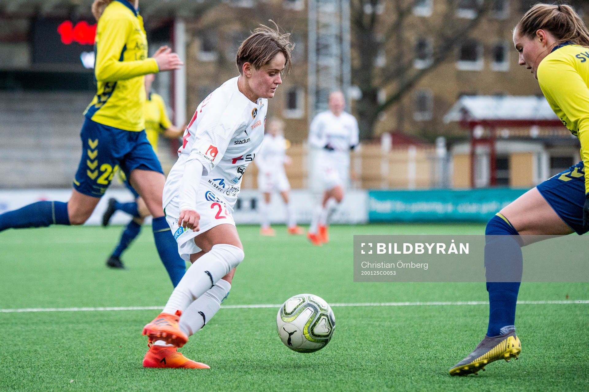 Rosengårds Ema Palsevic mot Bröndbys spelare