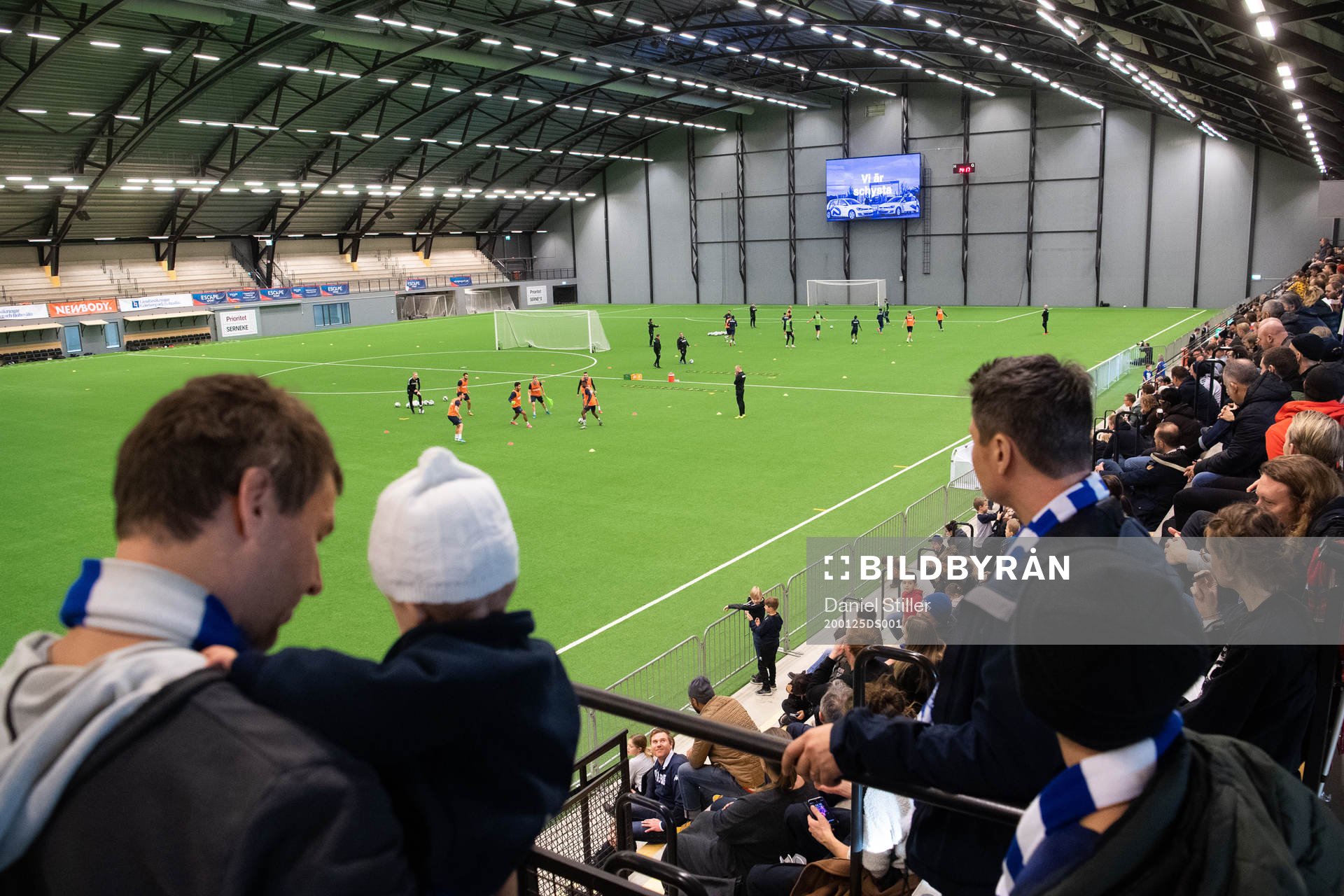 Publik tittar på en träning med IFK Göteborg