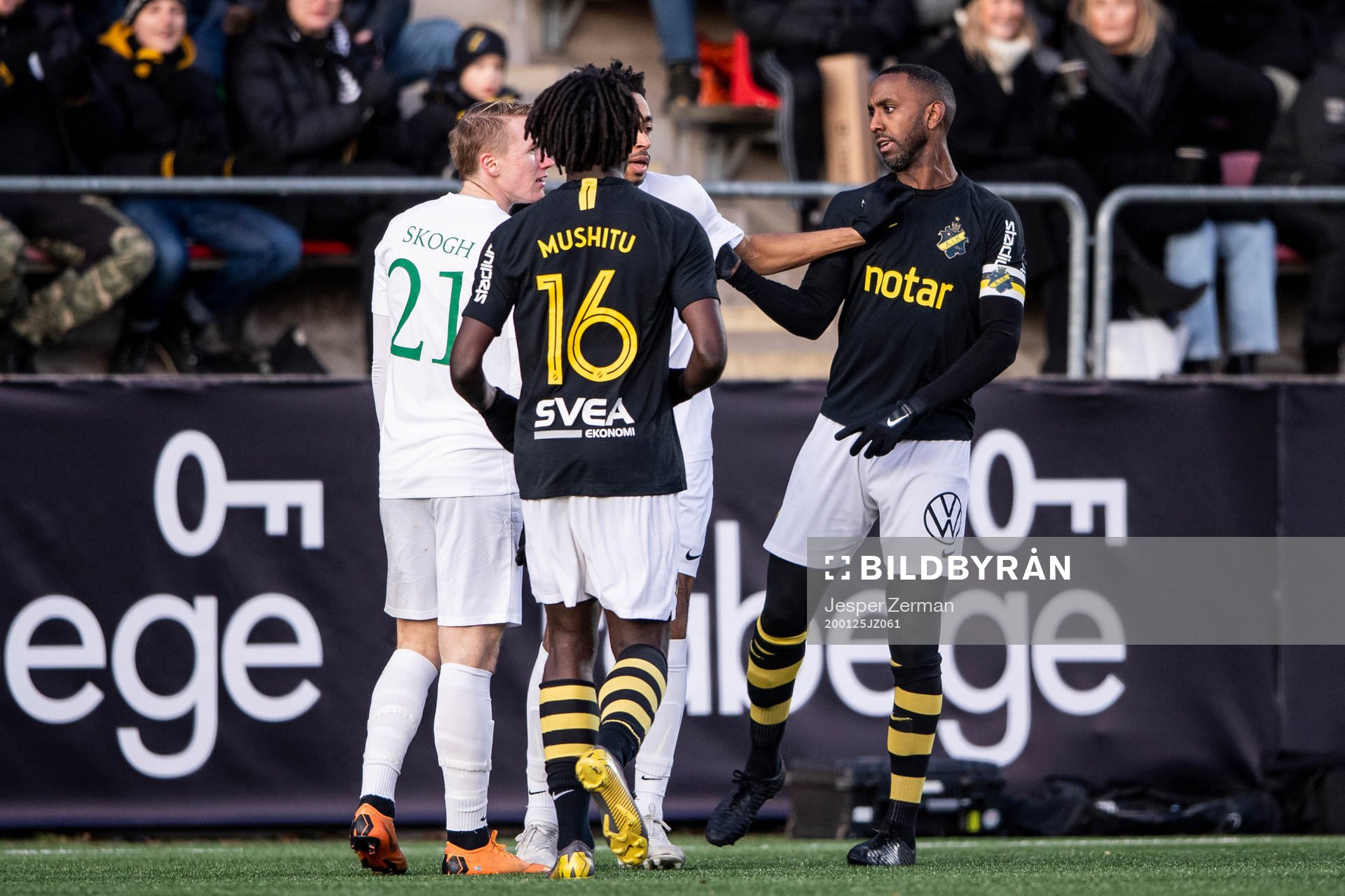 s Henok Goitom reagerar på Västerås Emil Skogh