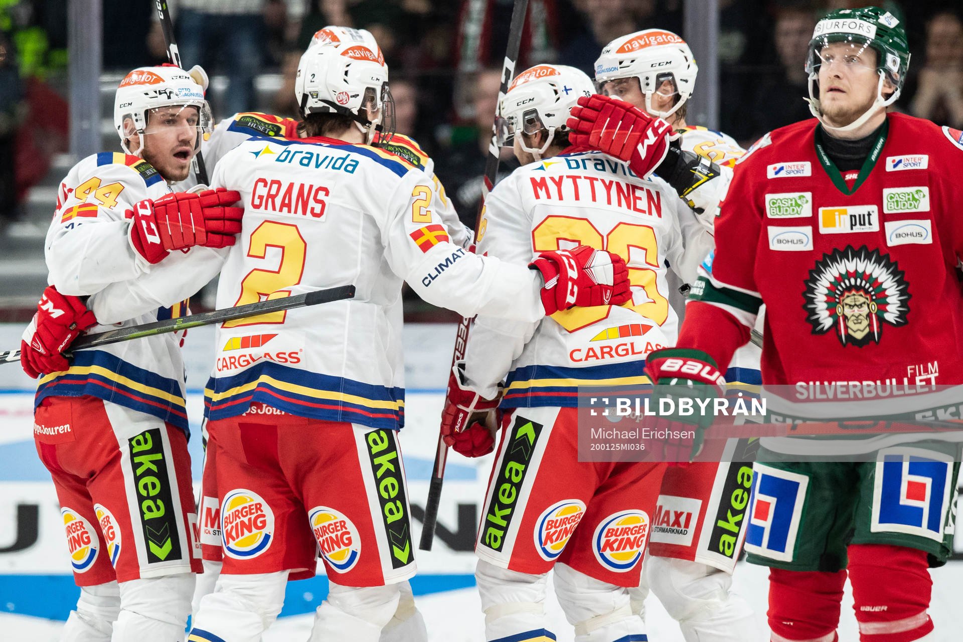 Malmö Redhawks Matias Myttynen jublar med lagkamrater