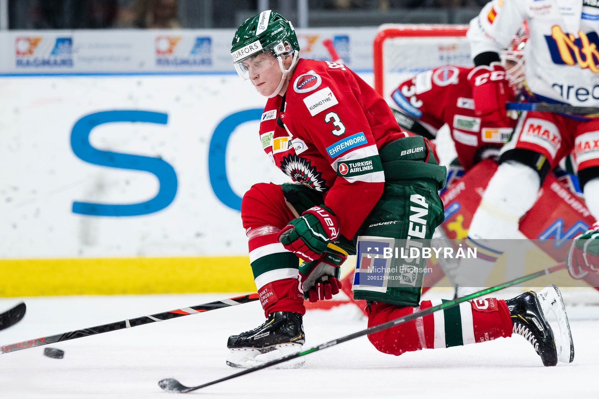 Frölundas Jacob Moverare täcker skott
