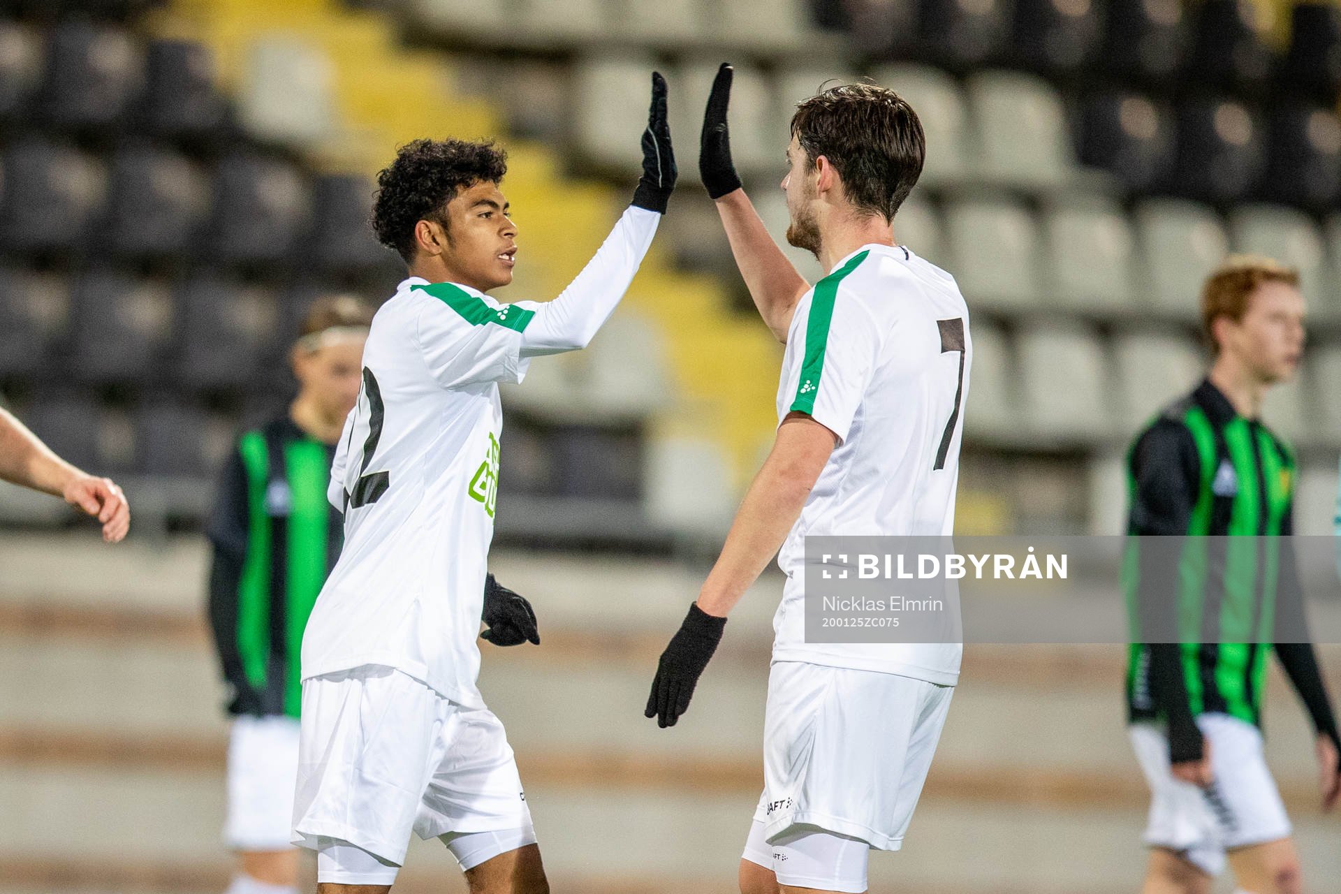 Varbergs Keanin Ayer Boya och Robin Tranberg jublar efter 2-0 under träningsmatchen i fotboll mellan GAIS och Varberg den 25 januari 2020 i Göteborg.