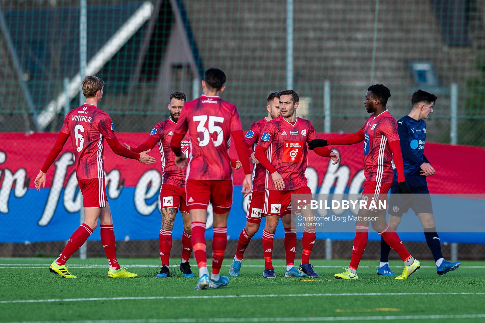 Lyngbys spelare jublar
