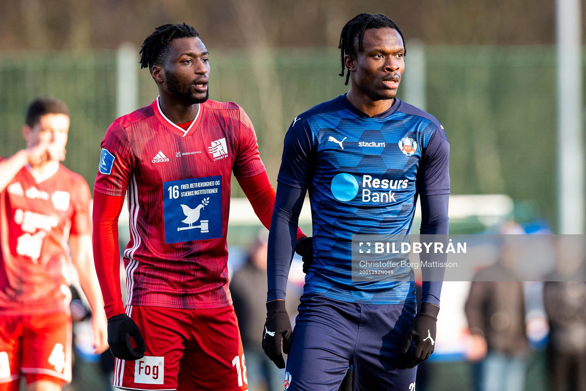 Lyngbys Kevin Tshiembe och Helsingborgs Noel Mbo