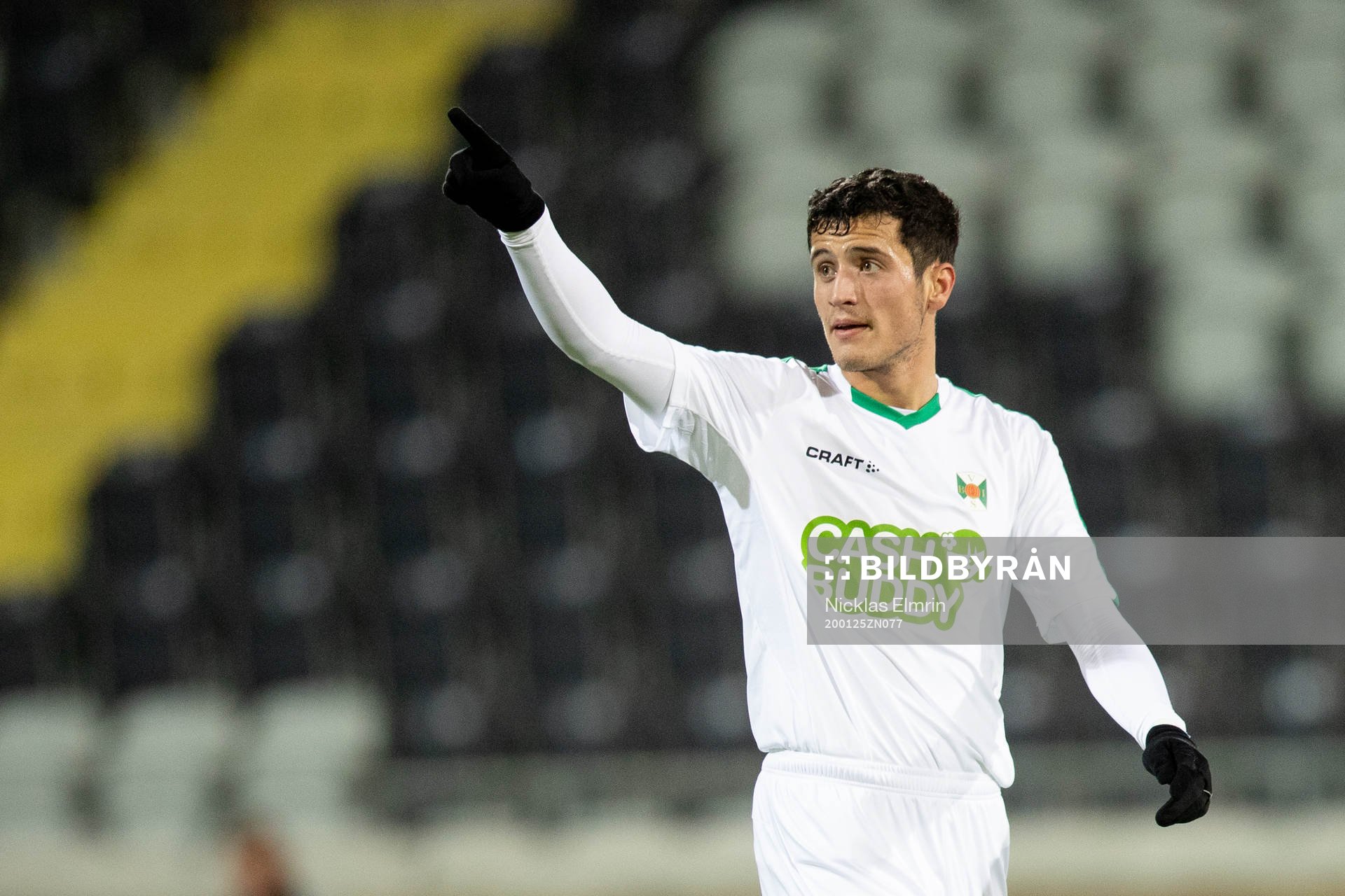 Varbergs Astrit Seljmani  jublar efter 1-0 under träningsmatchen i fotboll mellan GAIS och Varberg den 25 januari 2020 i Göteborg.