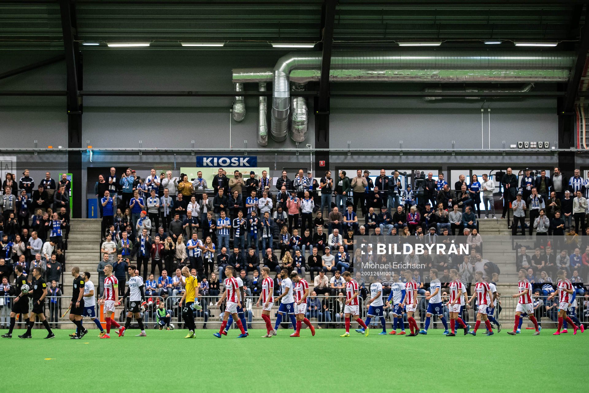 Spelarna gör entré