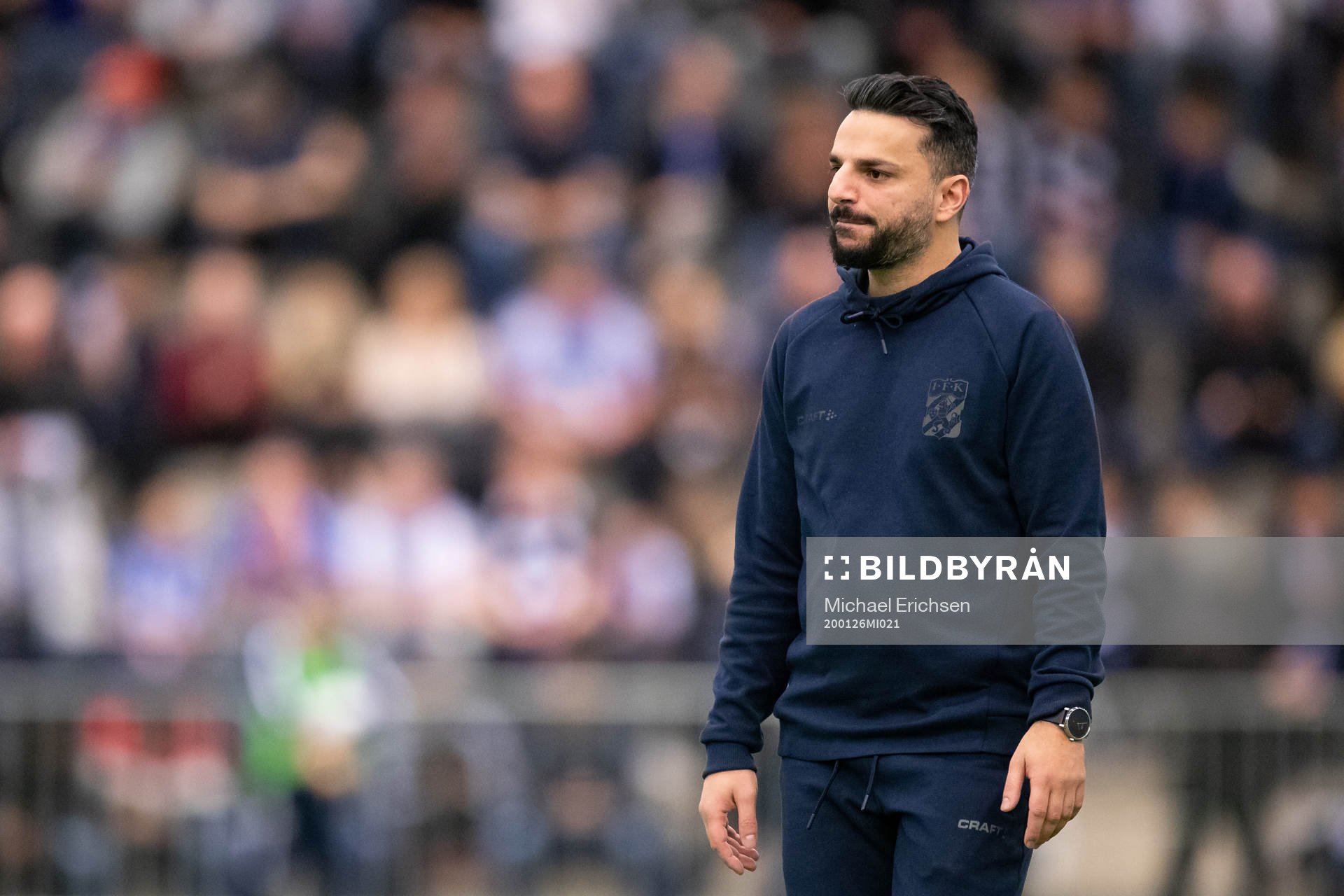 IFK Göteborgs tränare Poya Asbaghi innan träningsmatchen