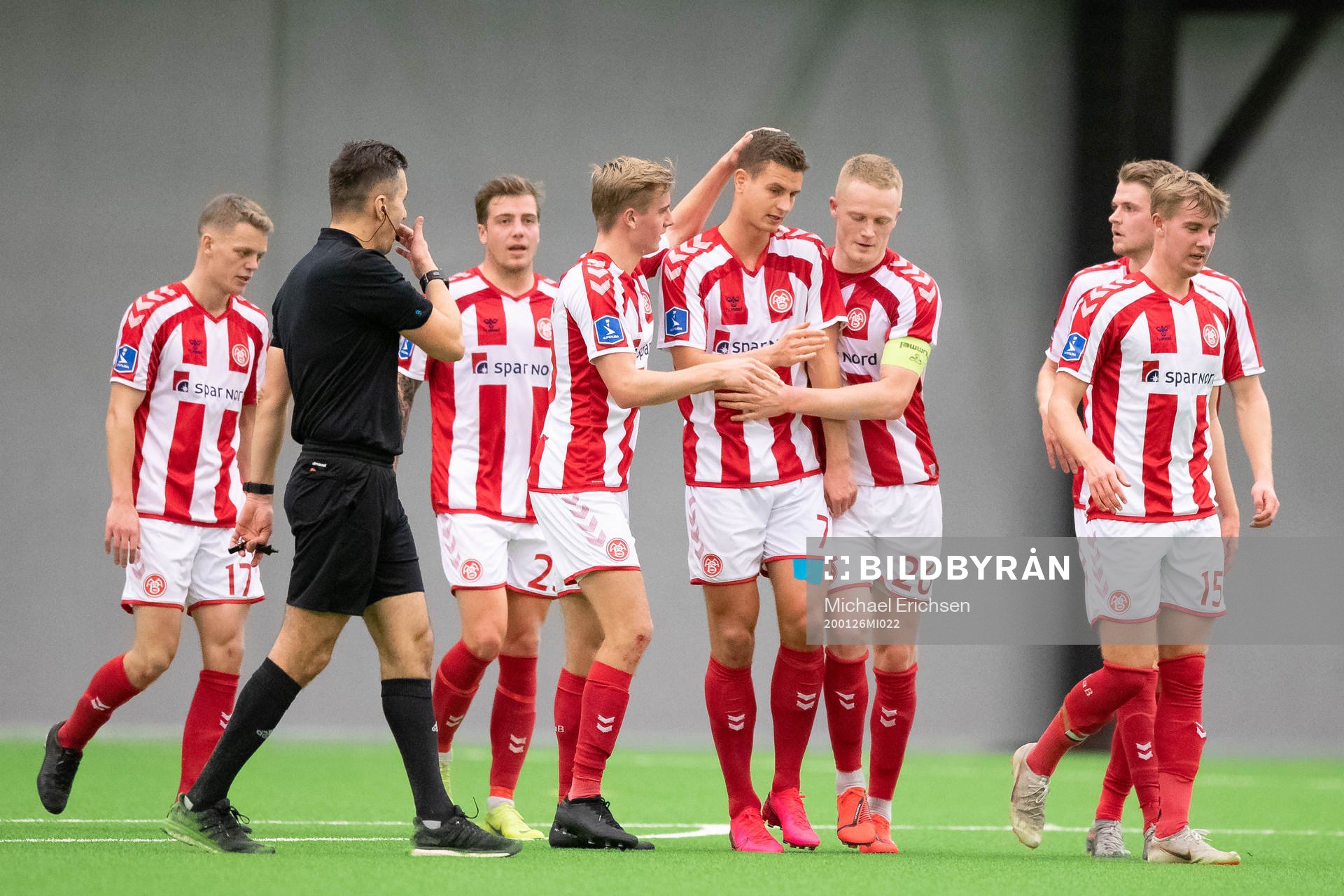 Ålborgs Oliver Abildgaard jublar med lagkamrater