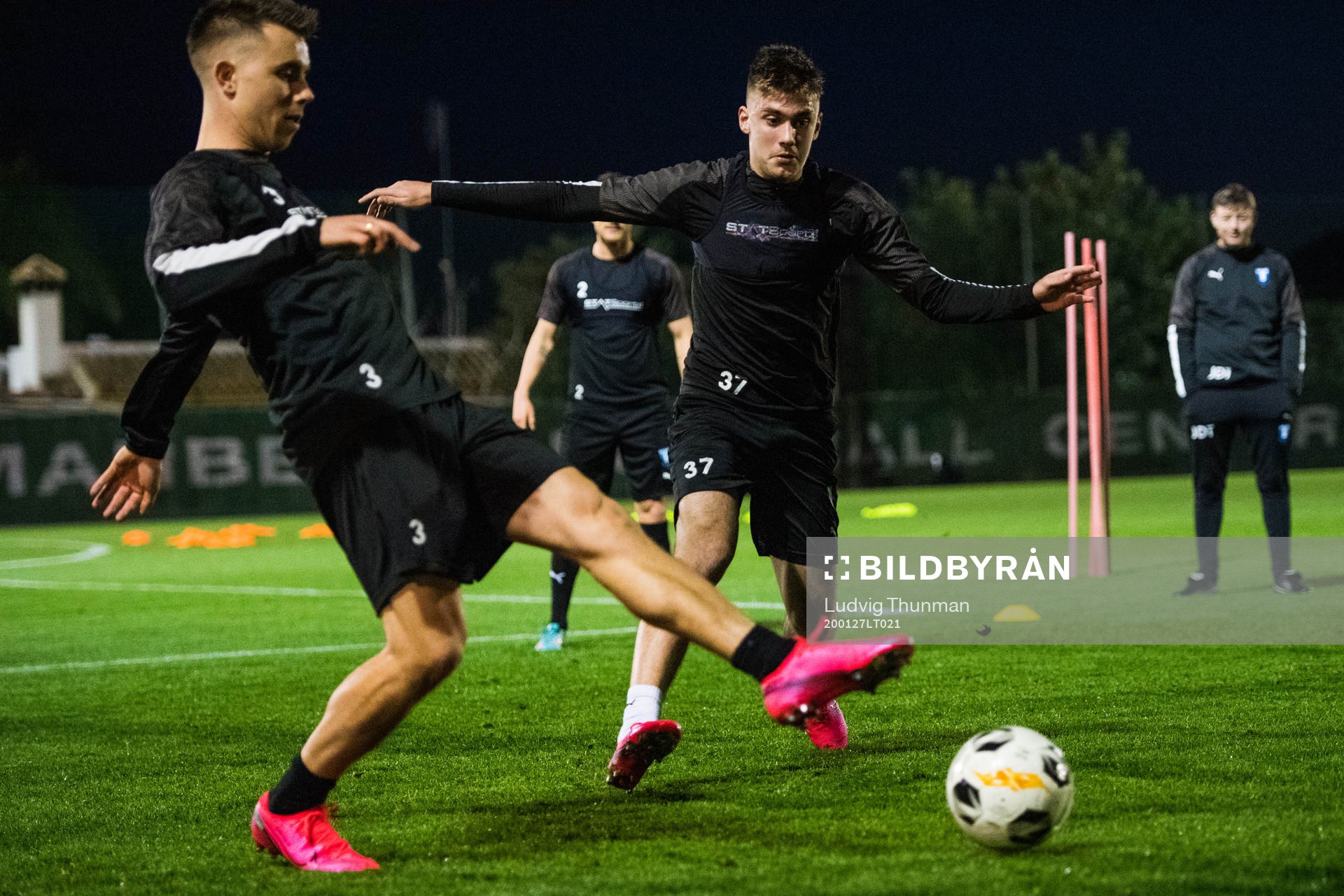 Malmö FFs Jonas Knudsen och Tim Prica under en träning med Malmö FF under ett träningsläger den 27 januari 2020 i Marbella.