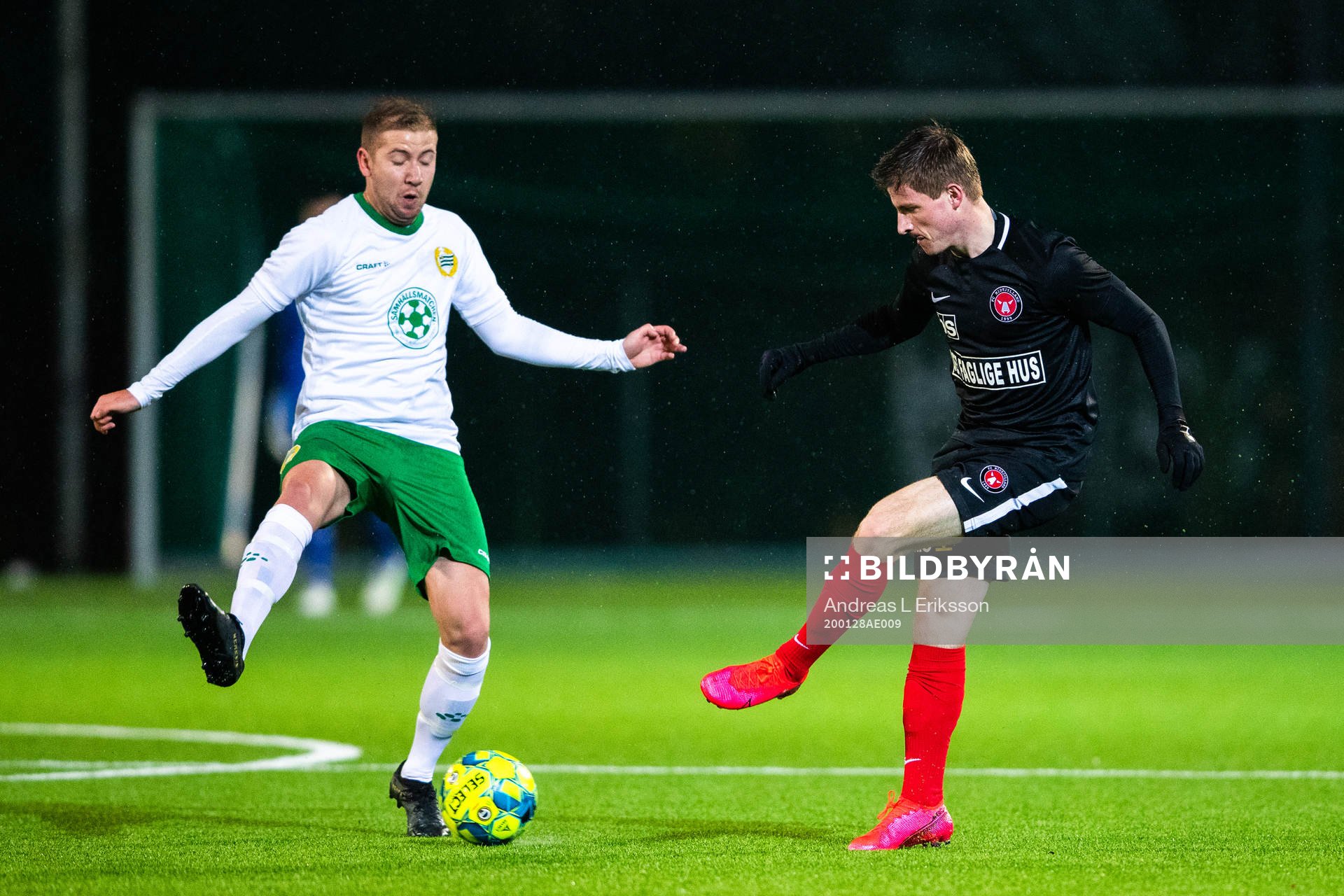 Hammarbys Darijan Bojanic och Midtjyllands Anders Dreyer