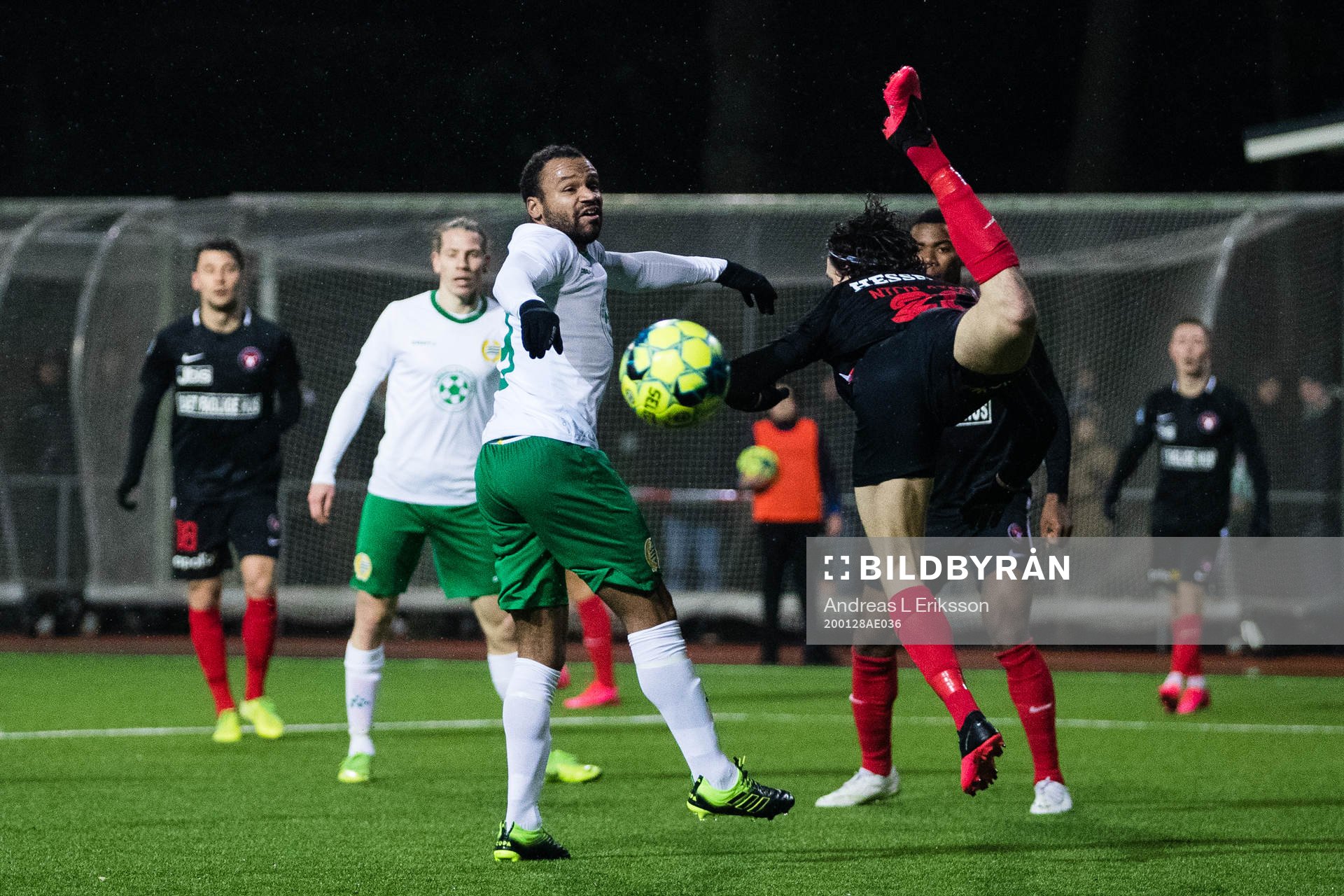 Hammarbys Serge-Junior Martinsson Ngouali och Rasmus Nicolaisen under träningsmatchen i fotboll mellan Hammarby och Midtjylland den 28 januari 2020 i Stockholm.