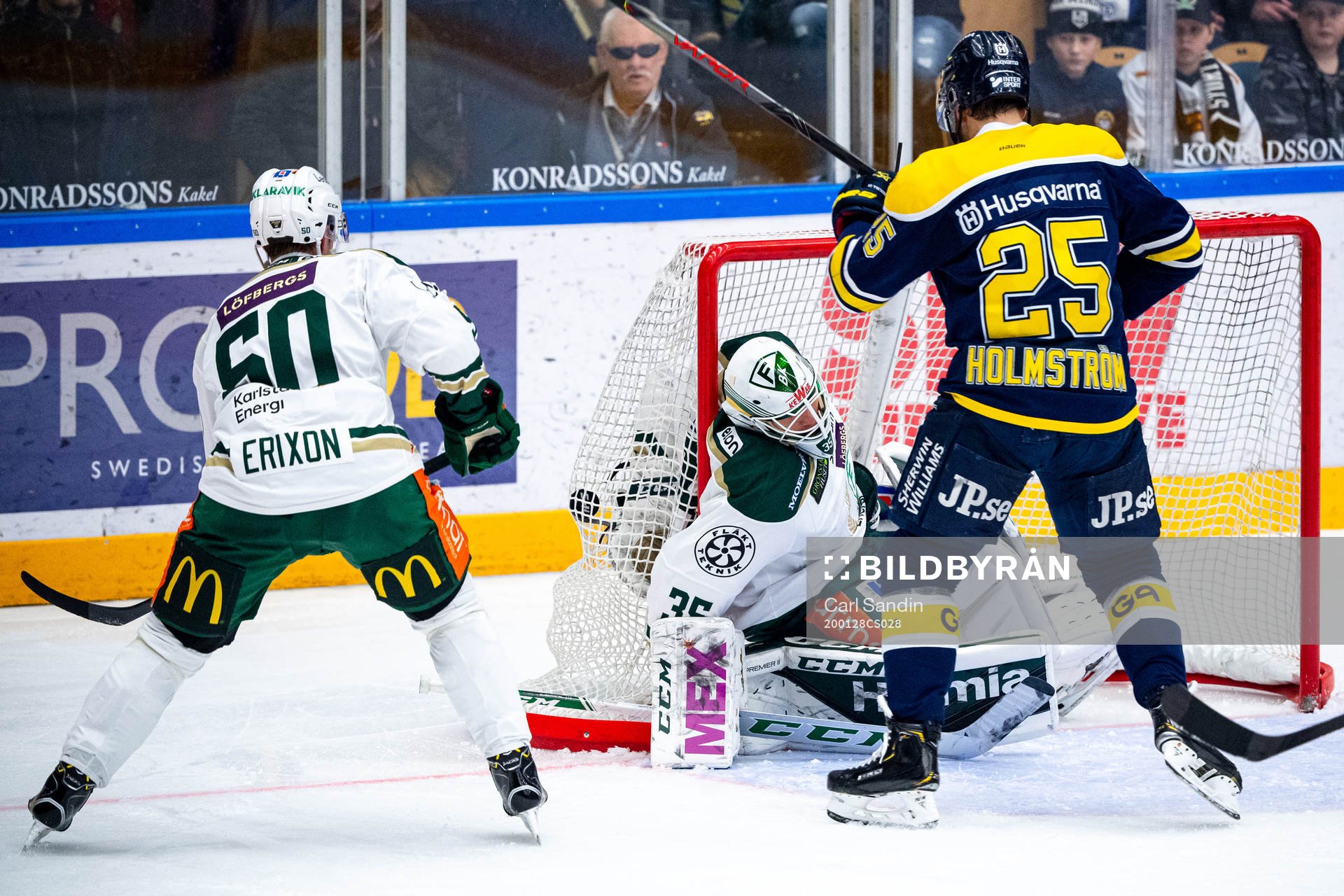 s Johannes Kinnvall, ej i bild, gör 4-1 bakom Färjestads