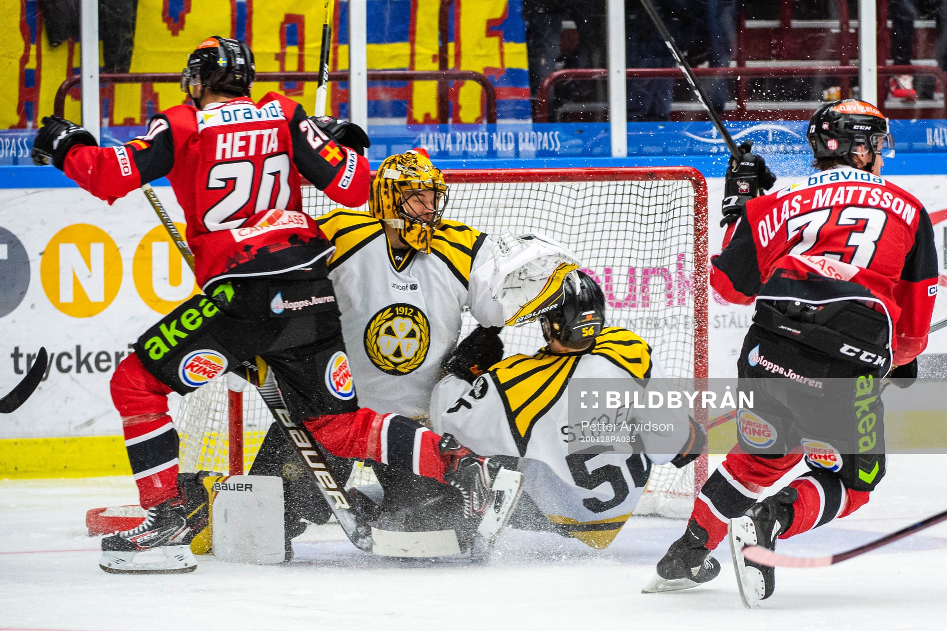 Malmö Redhawks Henrik Hetta kolliderar med Brynäs