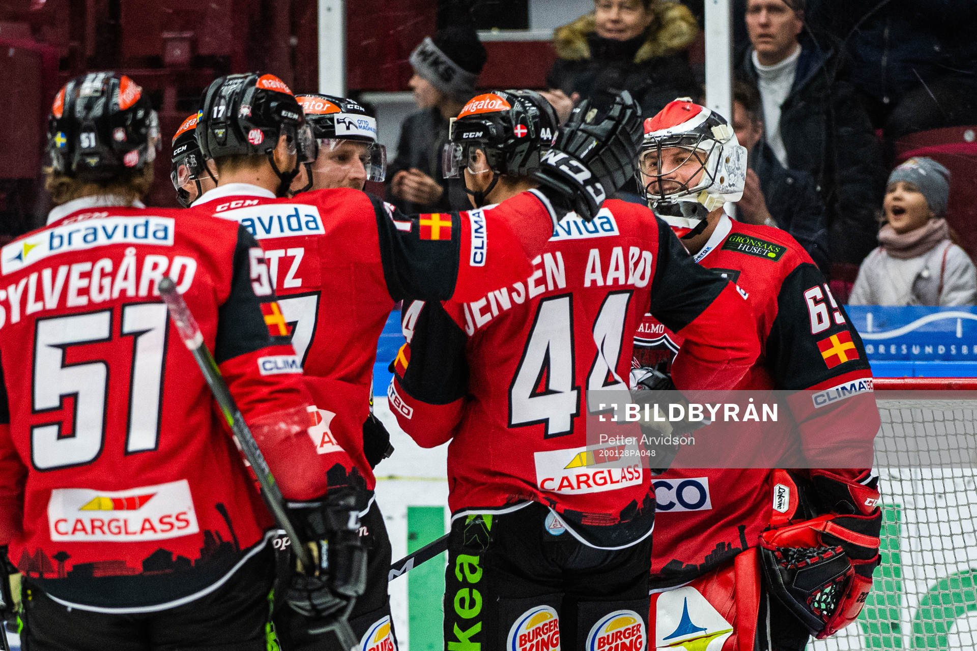 Malmö Redhawks målvakt Oscar Alsenfelt jublar