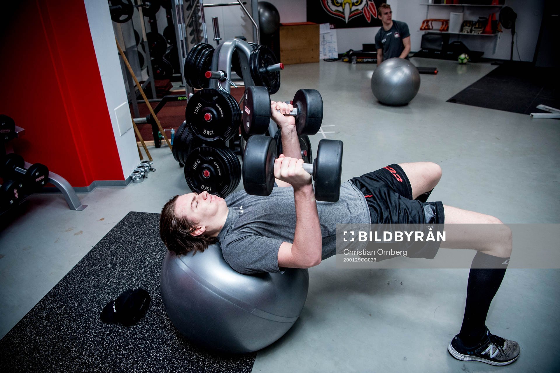 Ishockeyspelaren Helge Grans i gymmet