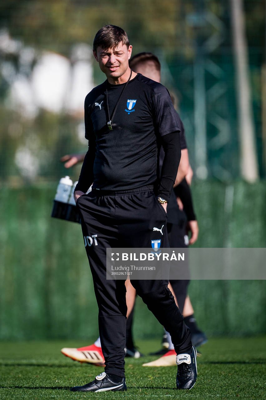 Tränare Jon Dahl Tomasson