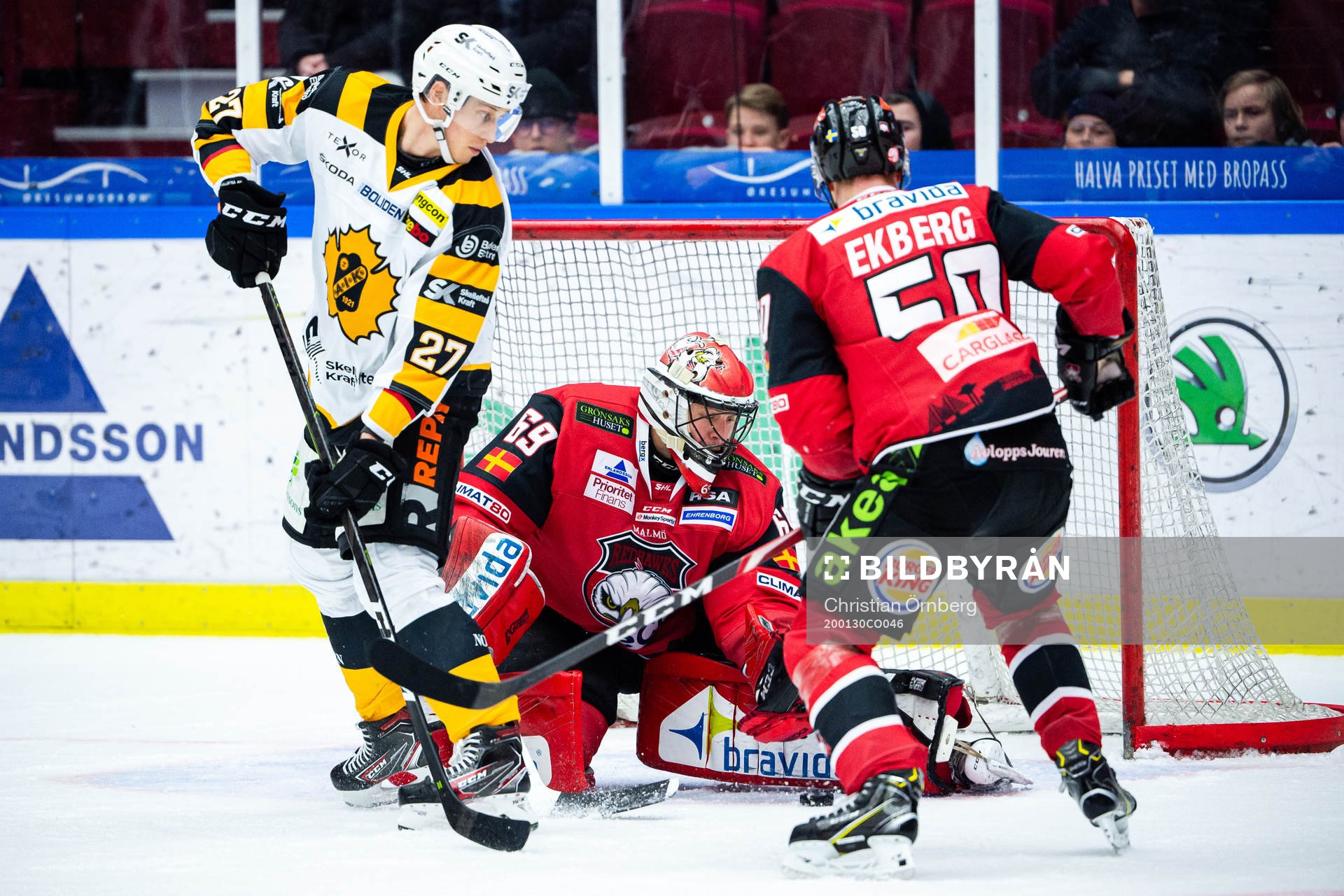 Skellefteås Robin Alvarez oroar framför Malmö Redhawks