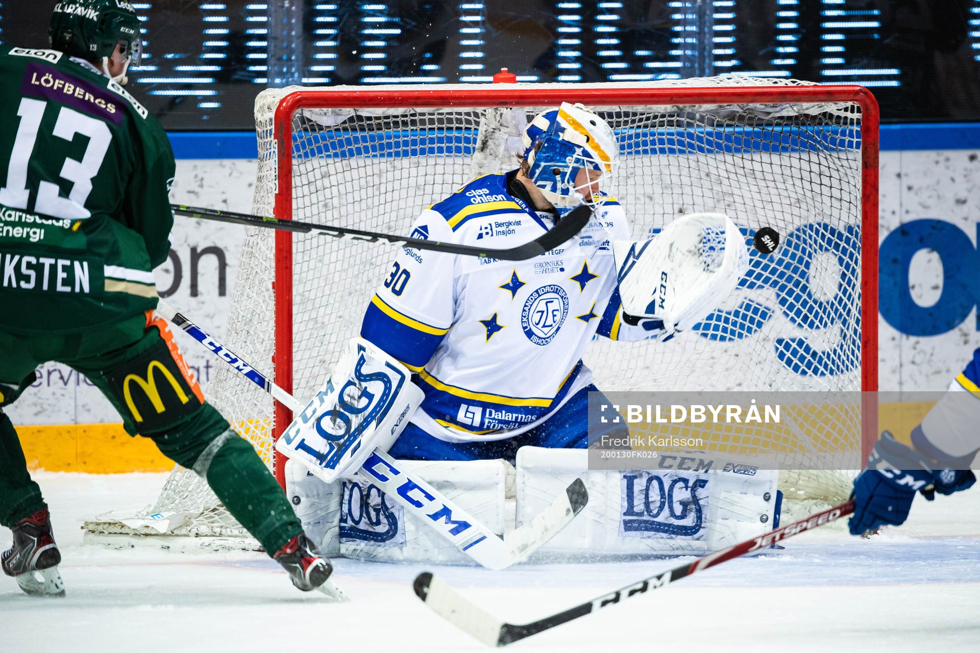 Färjestads Daniel Viksten för 3-1 bakom Leksands målvakt