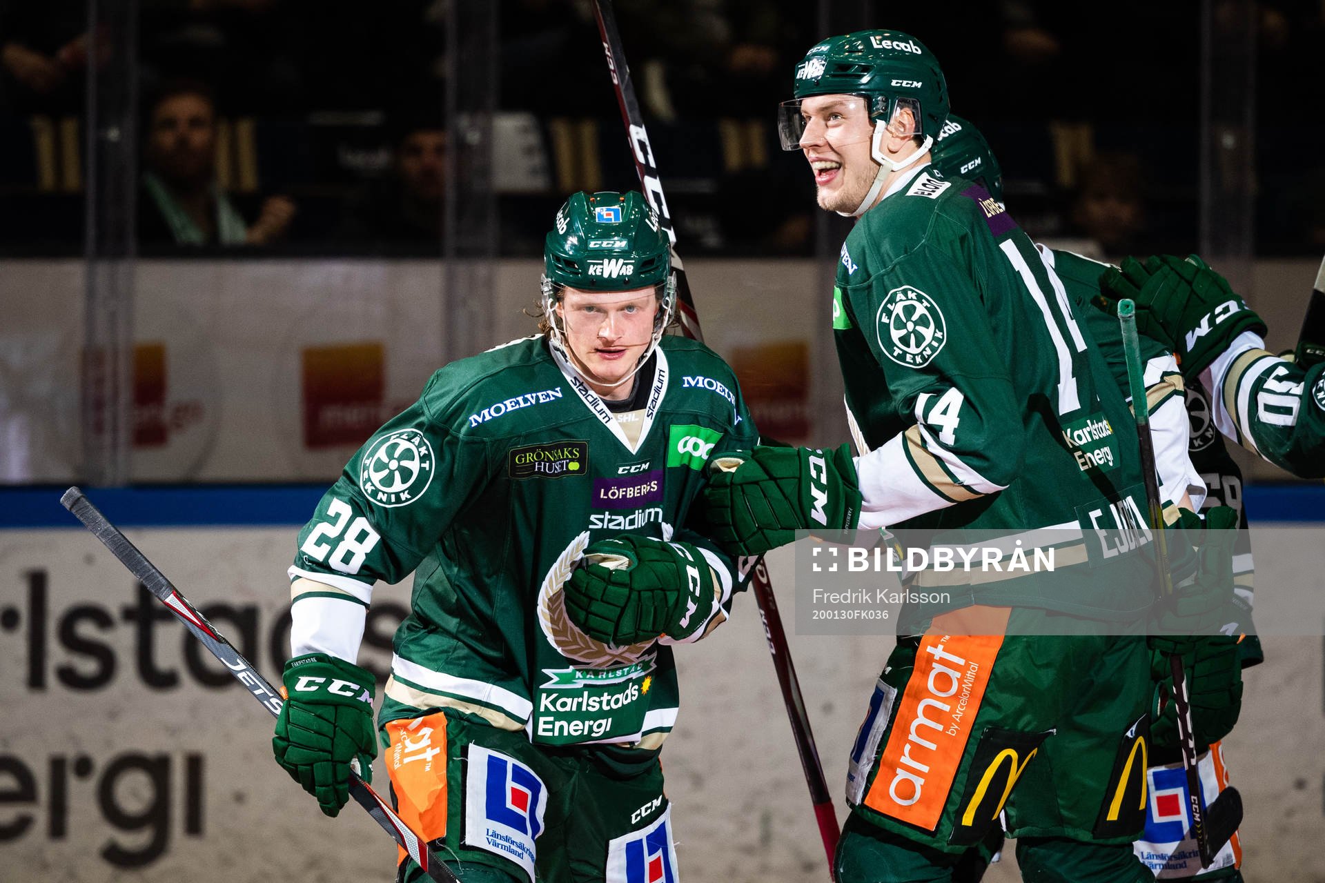 Färjestads Linus Arnesson och Victor Ejdsell jublar