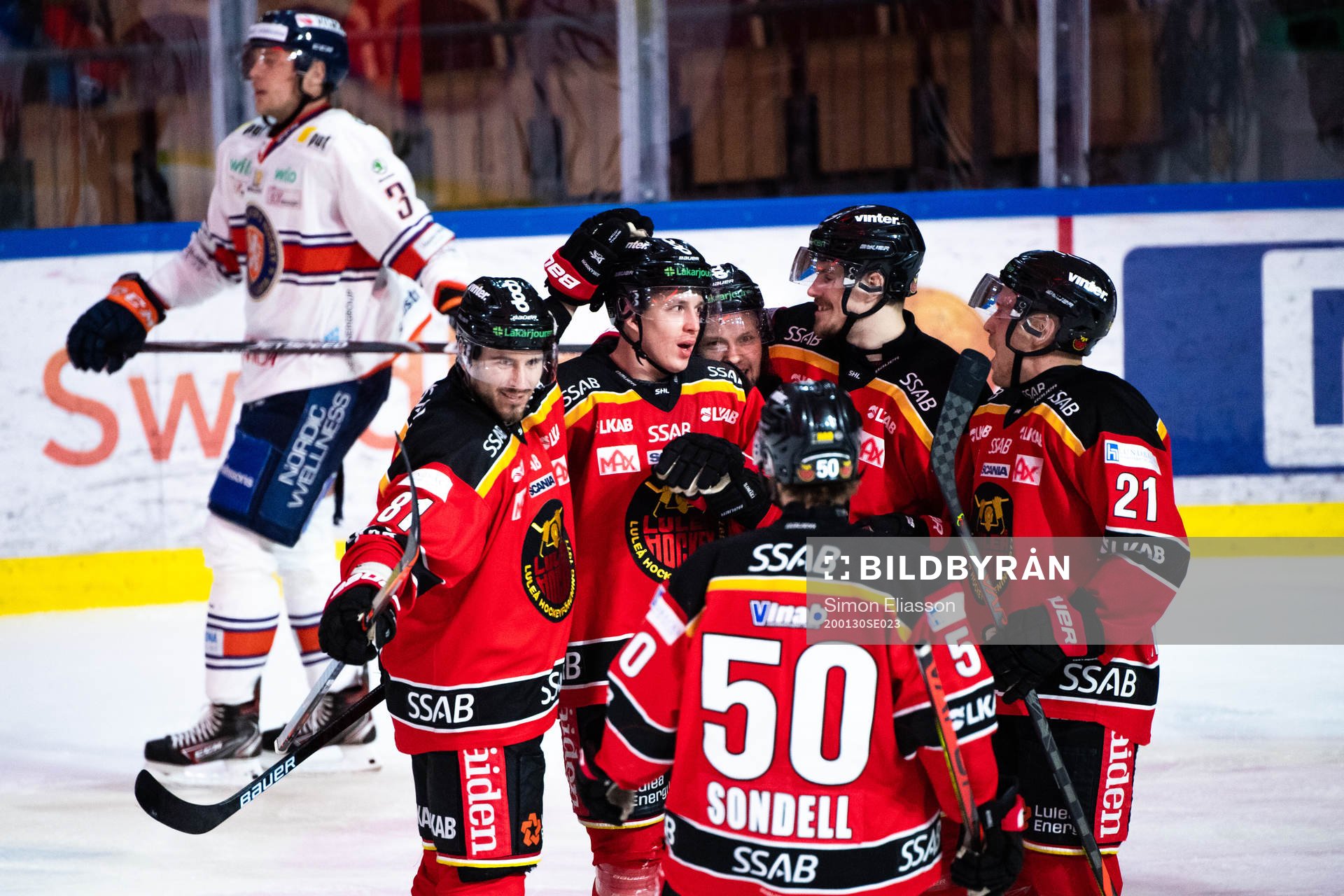 Luleås Arttu Ilomäki jublar med lagkamrater