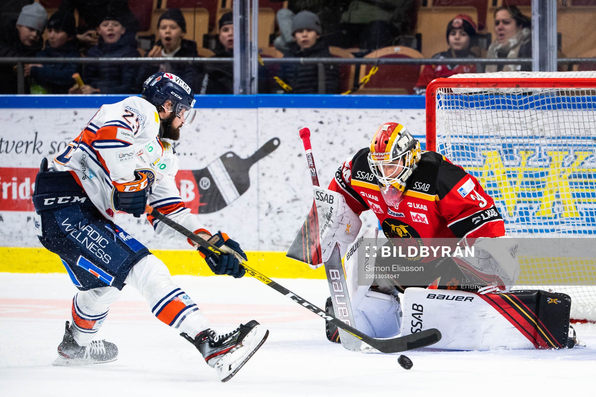 Växjös Roman Horak och Luleås målvakt Joel Lassinantti
